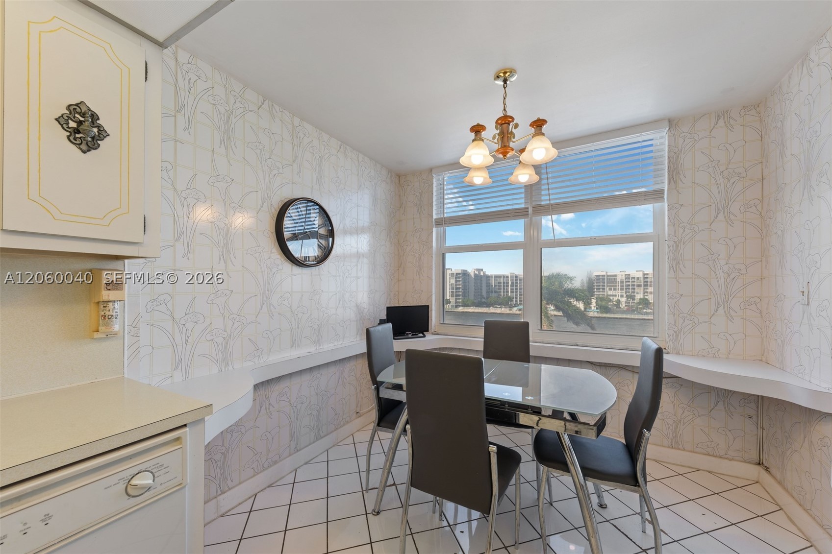 AQUARIUS CONDO - Residential