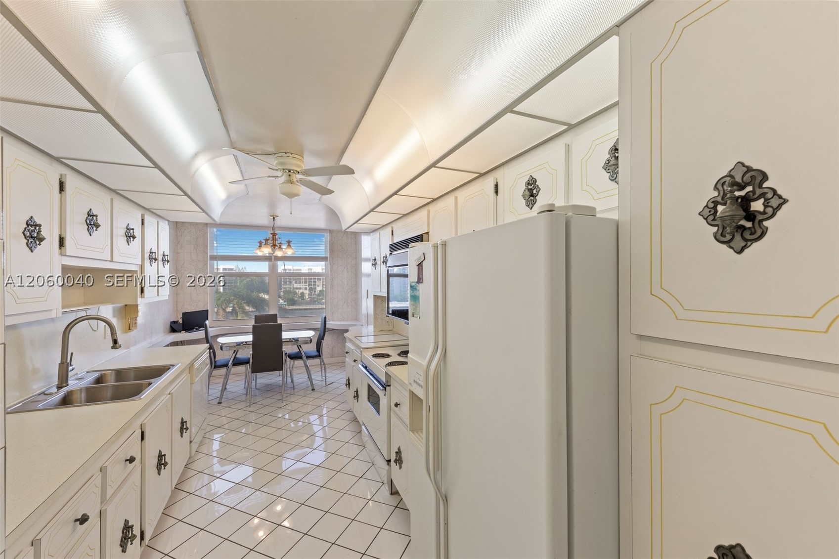 AQUARIUS CONDO - Residential