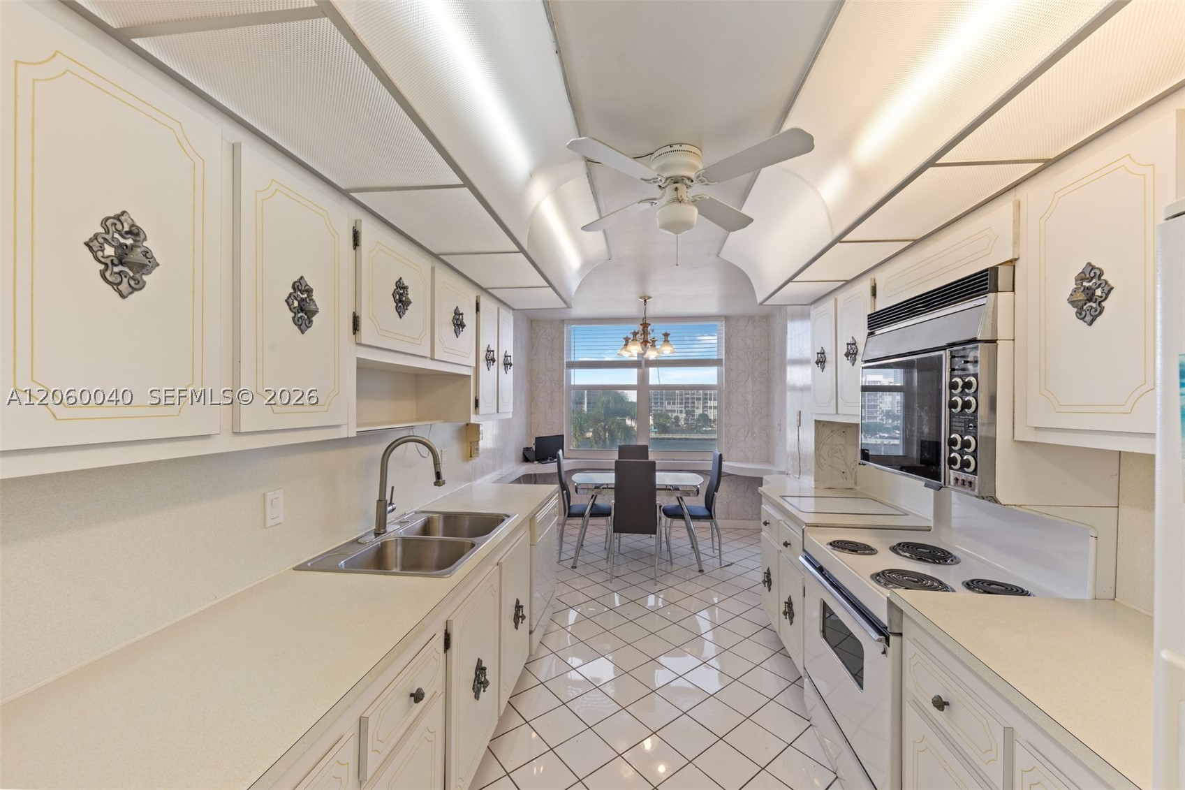 AQUARIUS CONDO - Residential