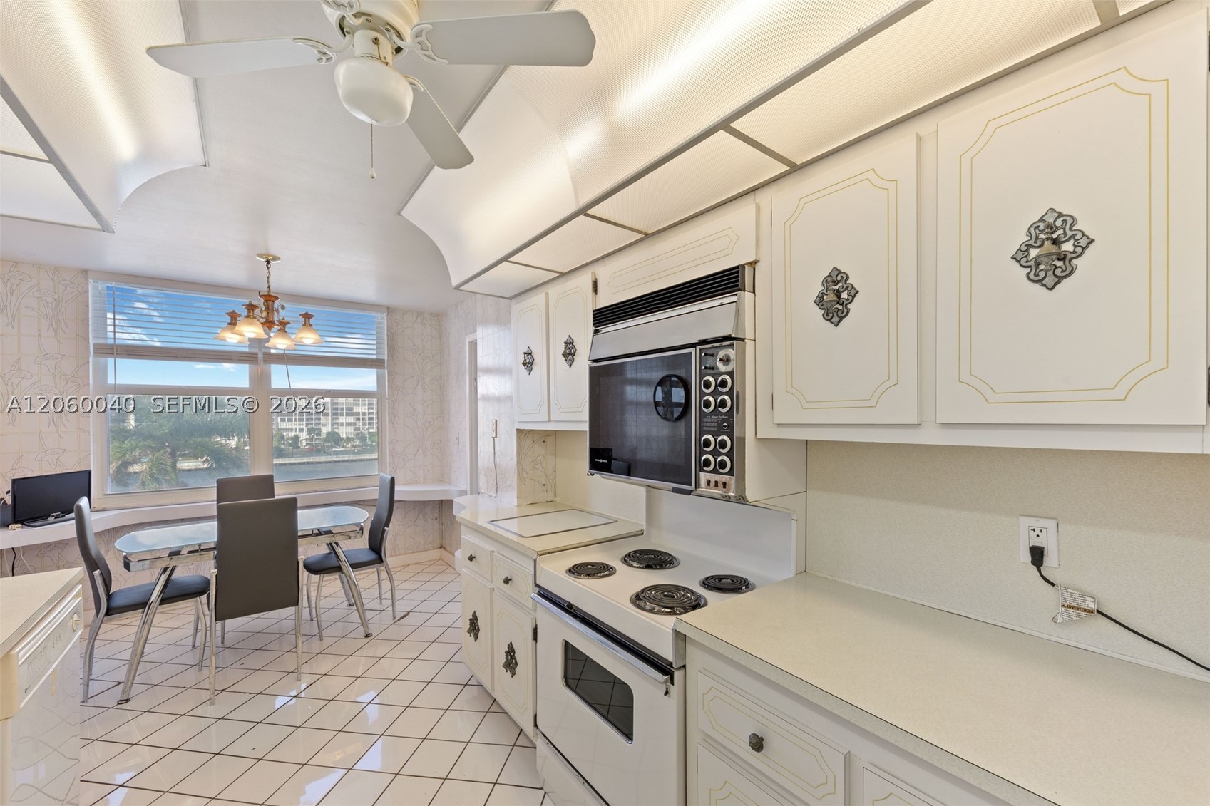 AQUARIUS CONDO - Residential