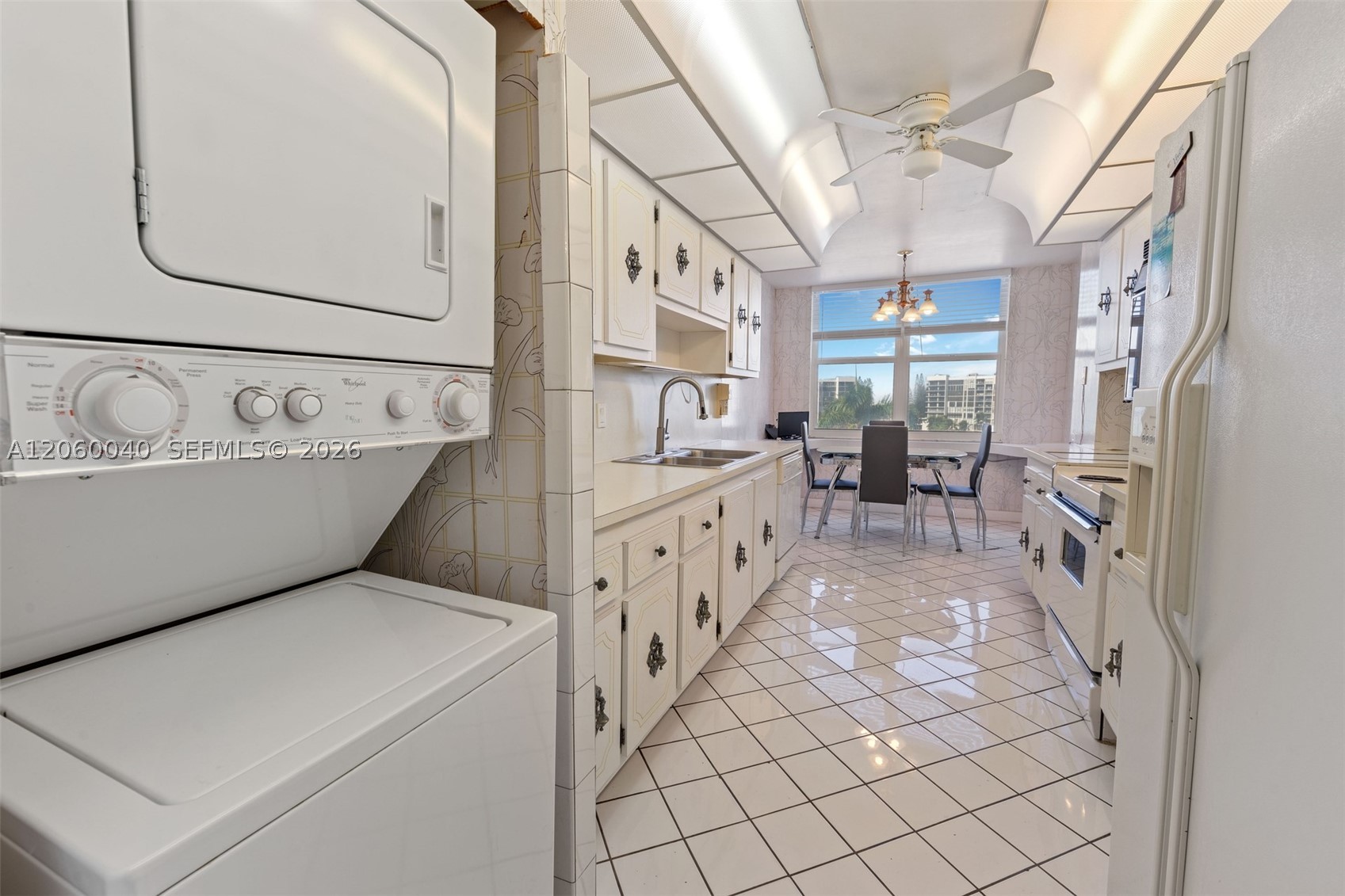 AQUARIUS CONDO - Residential