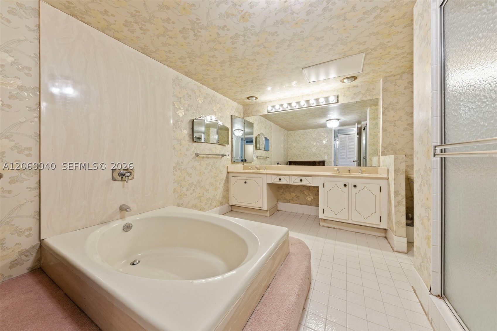 AQUARIUS CONDO - Residential
