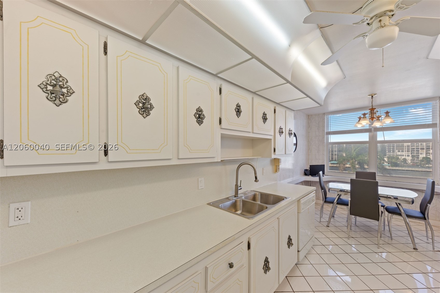 AQUARIUS CONDO - Residential