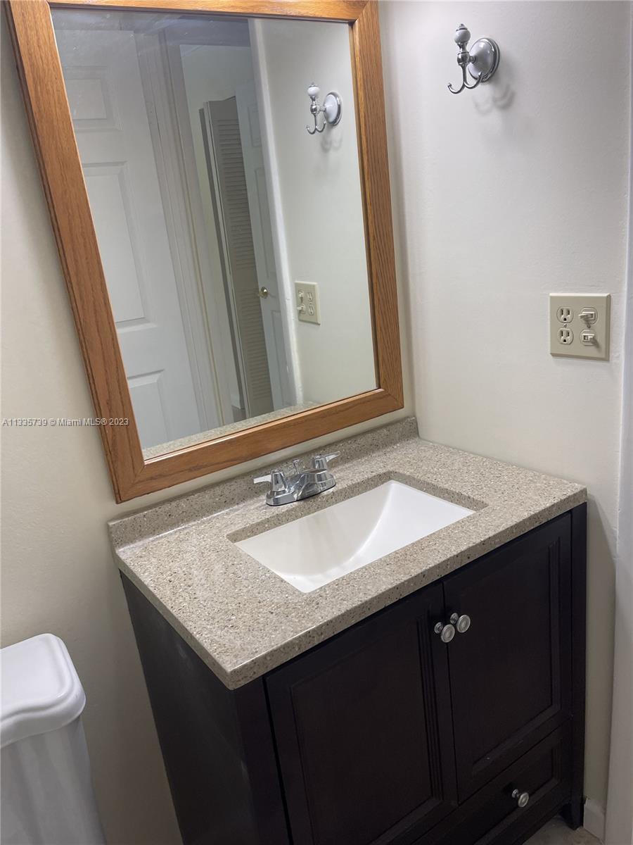 GOLDEN LAKES VILLAGE COND - Residential Lease
