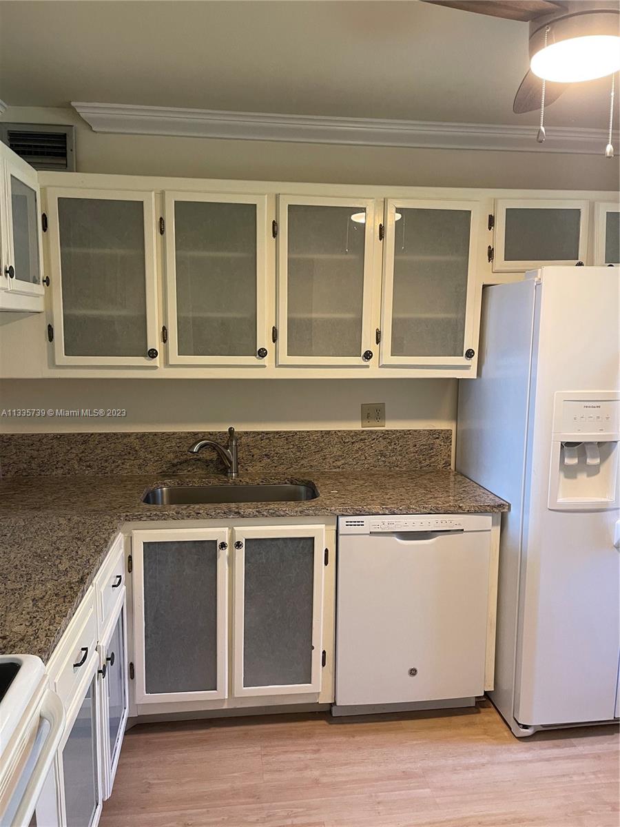 GOLDEN LAKES VILLAGE COND - Residential Lease