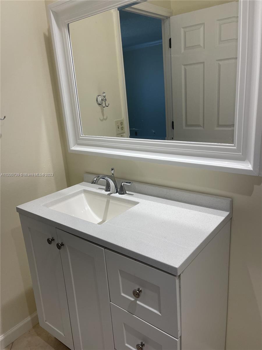 GOLDEN LAKES VILLAGE COND - Residential Lease