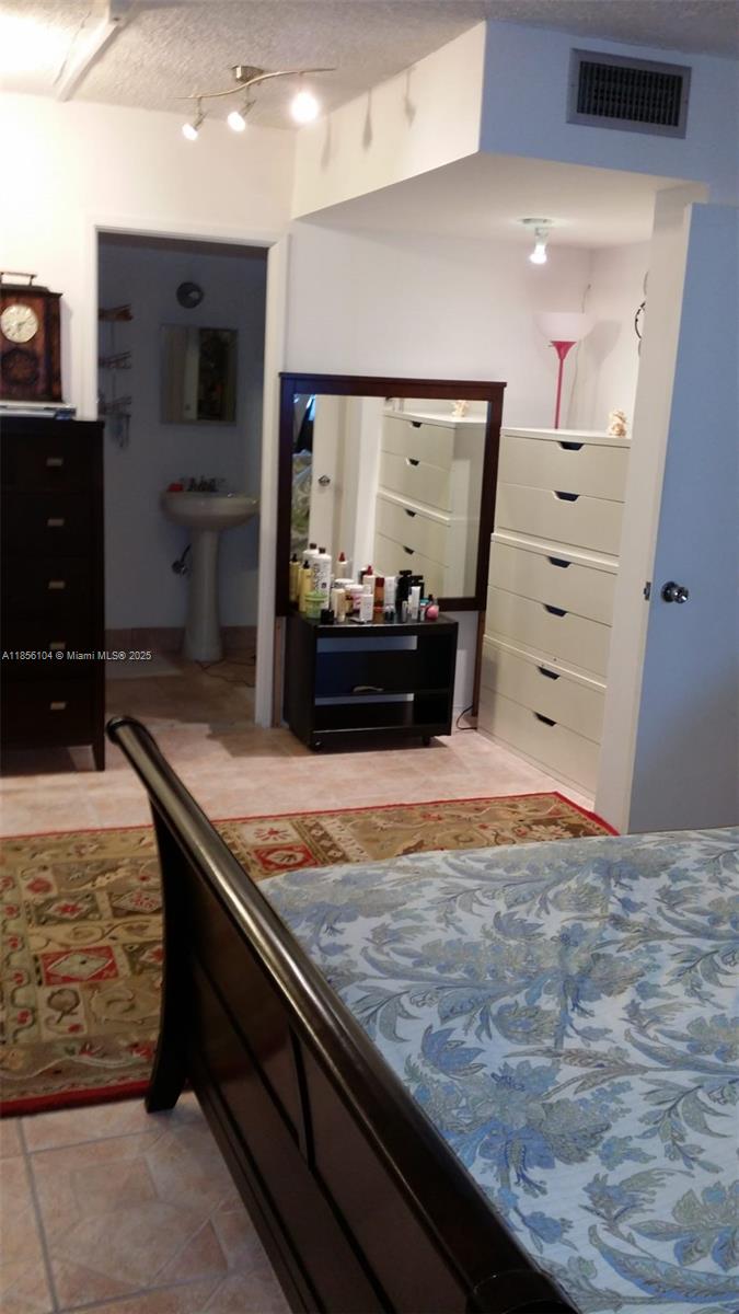 BUCKLEY TOWERS CONDO - EA - Residential