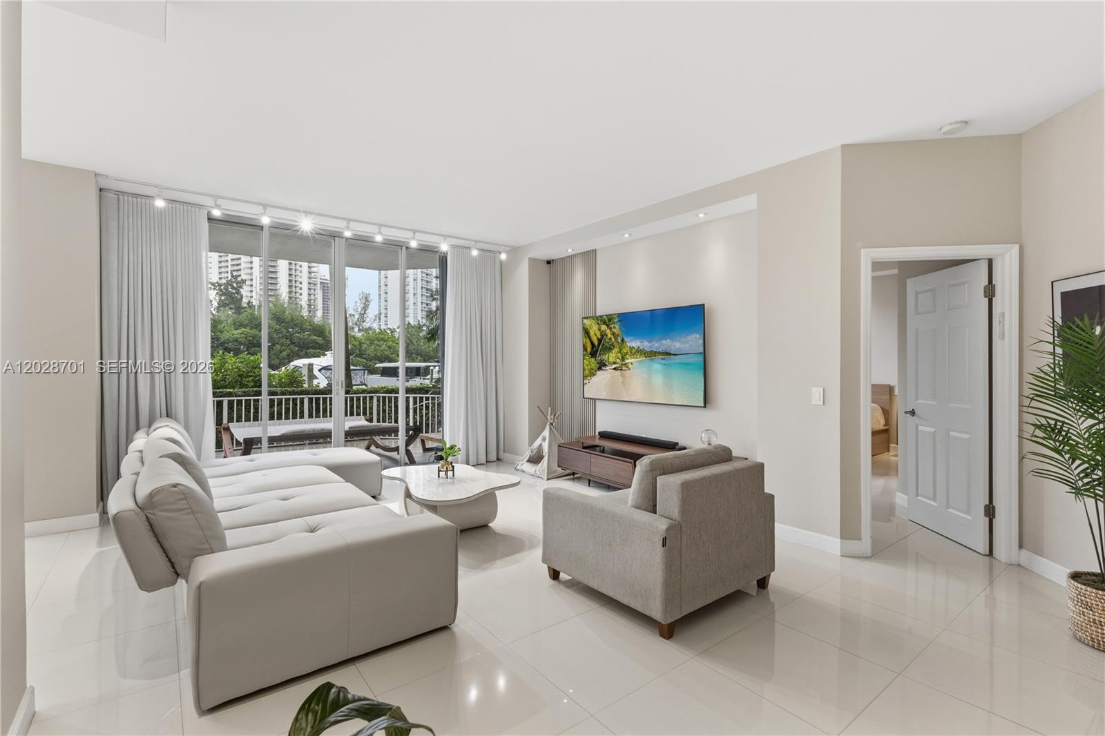 MYSTIC POINTE AT AVENTURA - Residential