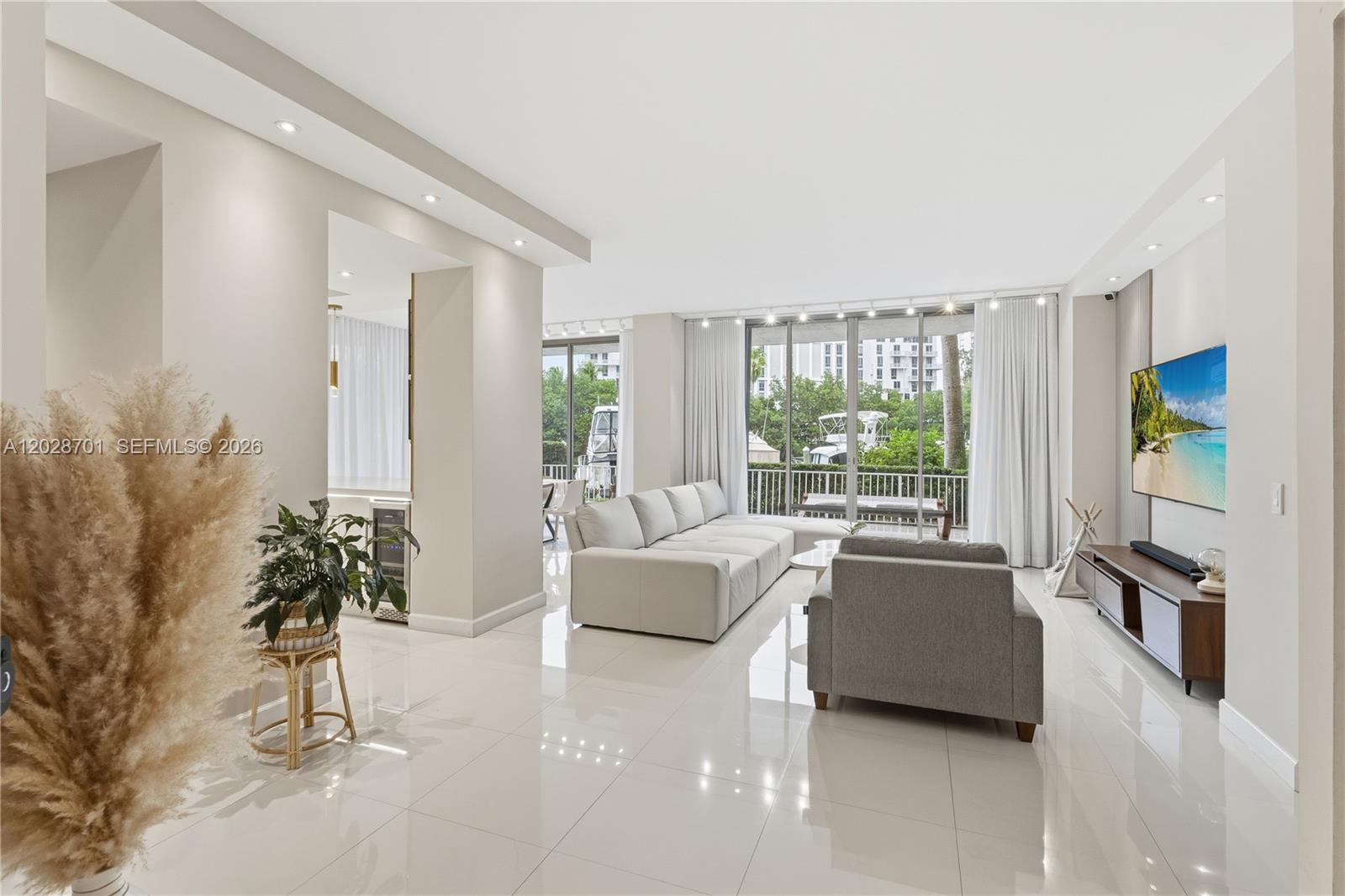MYSTIC POINTE AT AVENTURA - Residential