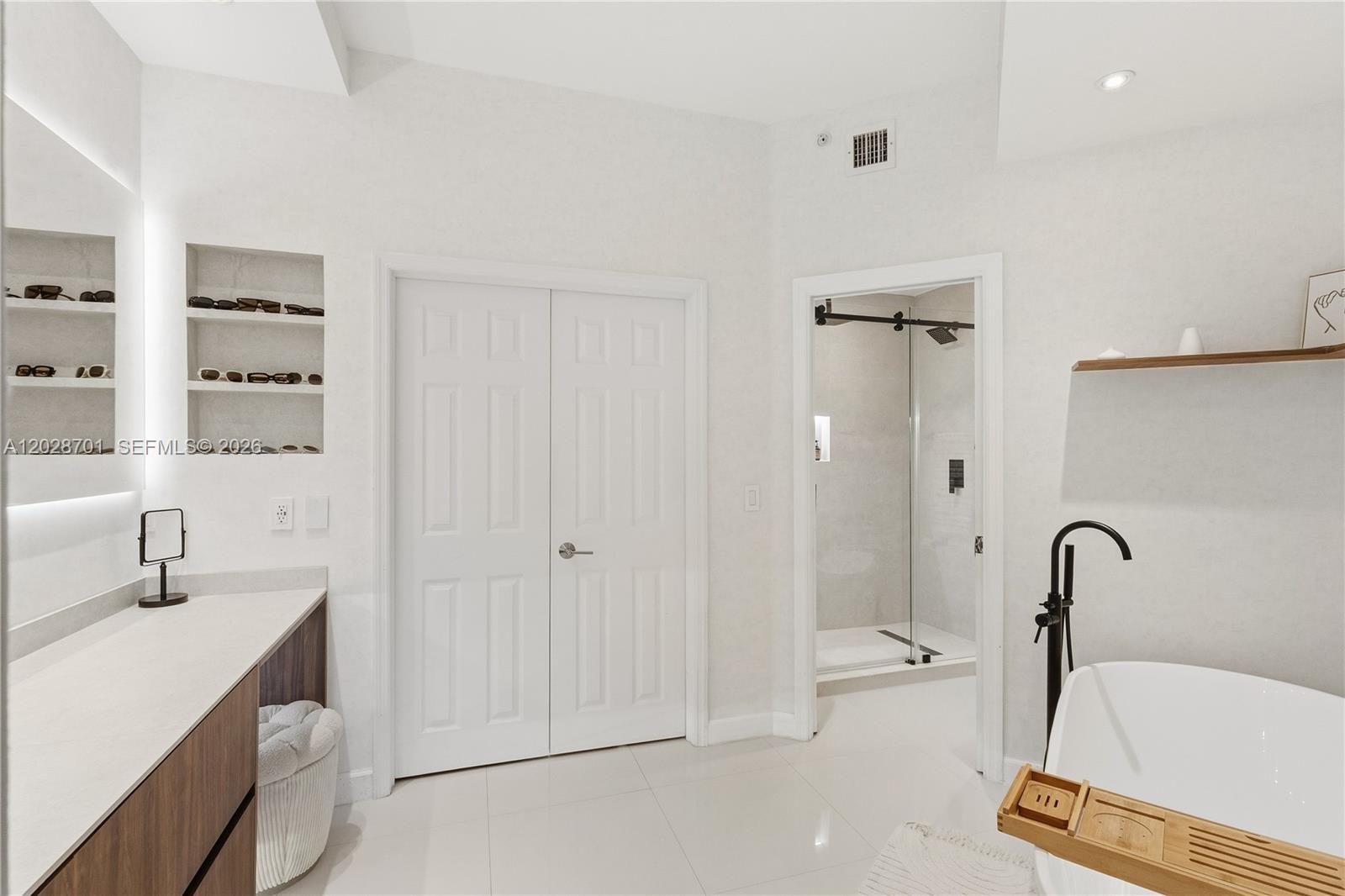 MYSTIC POINTE AT AVENTURA - Residential