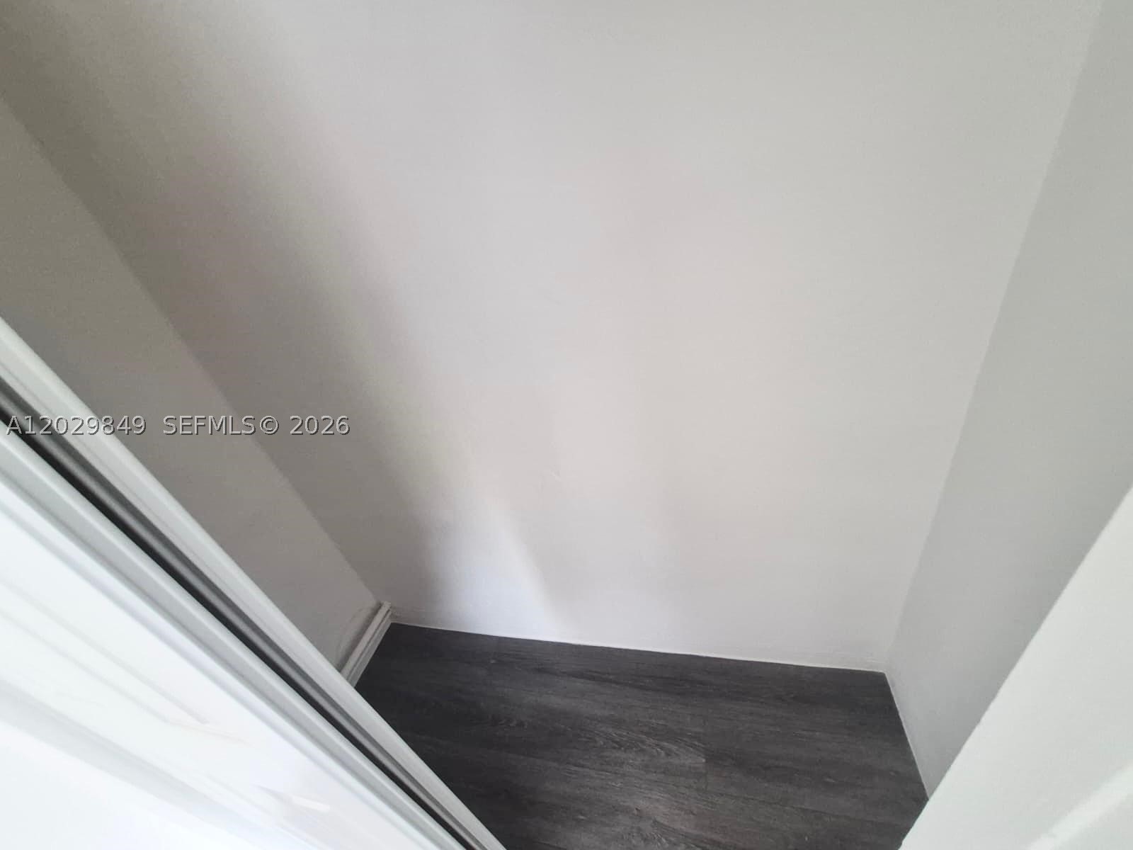 MARSEILLES DECO CONDO - Residential Lease