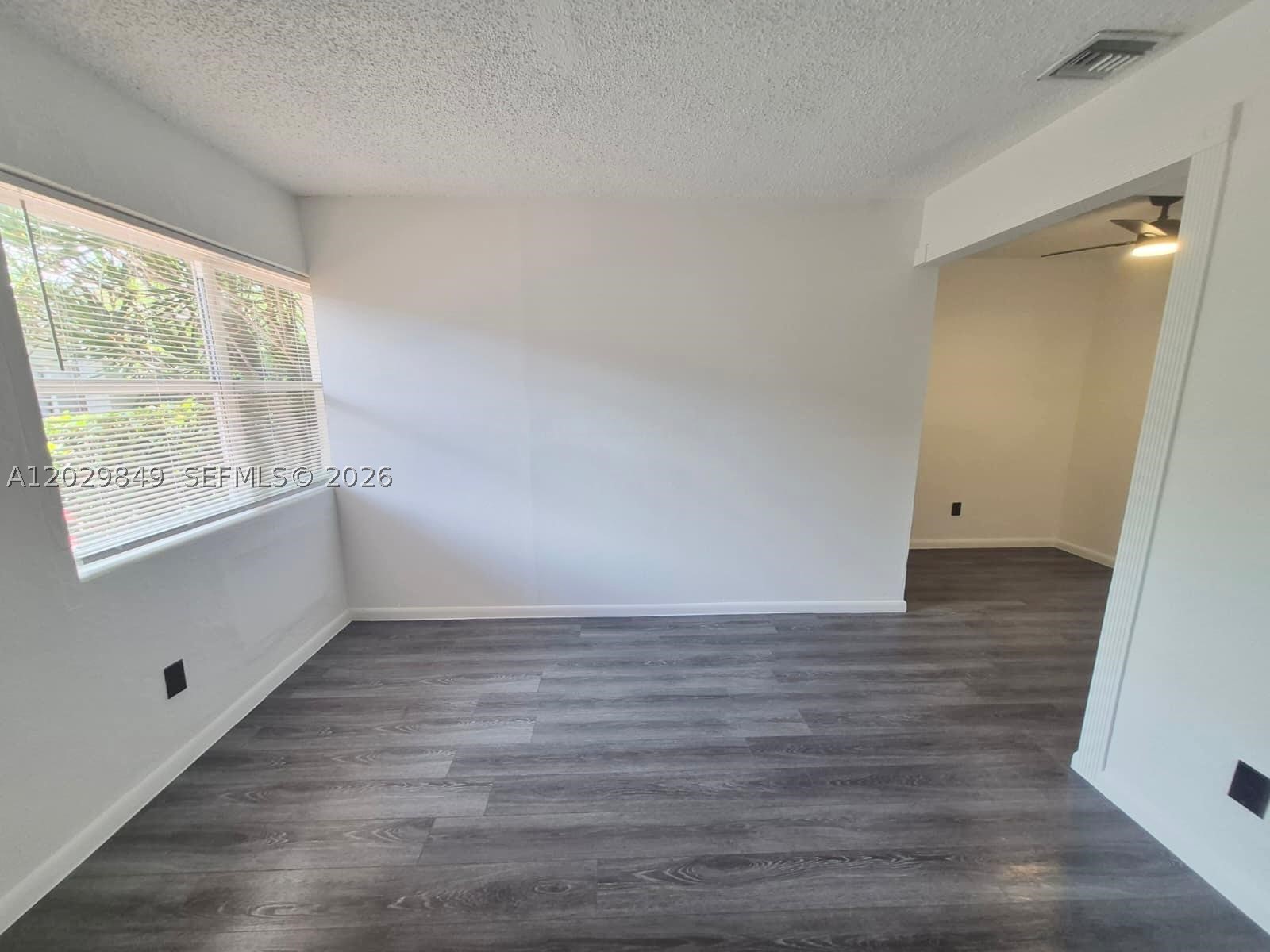 MARSEILLES DECO CONDO - Residential Lease