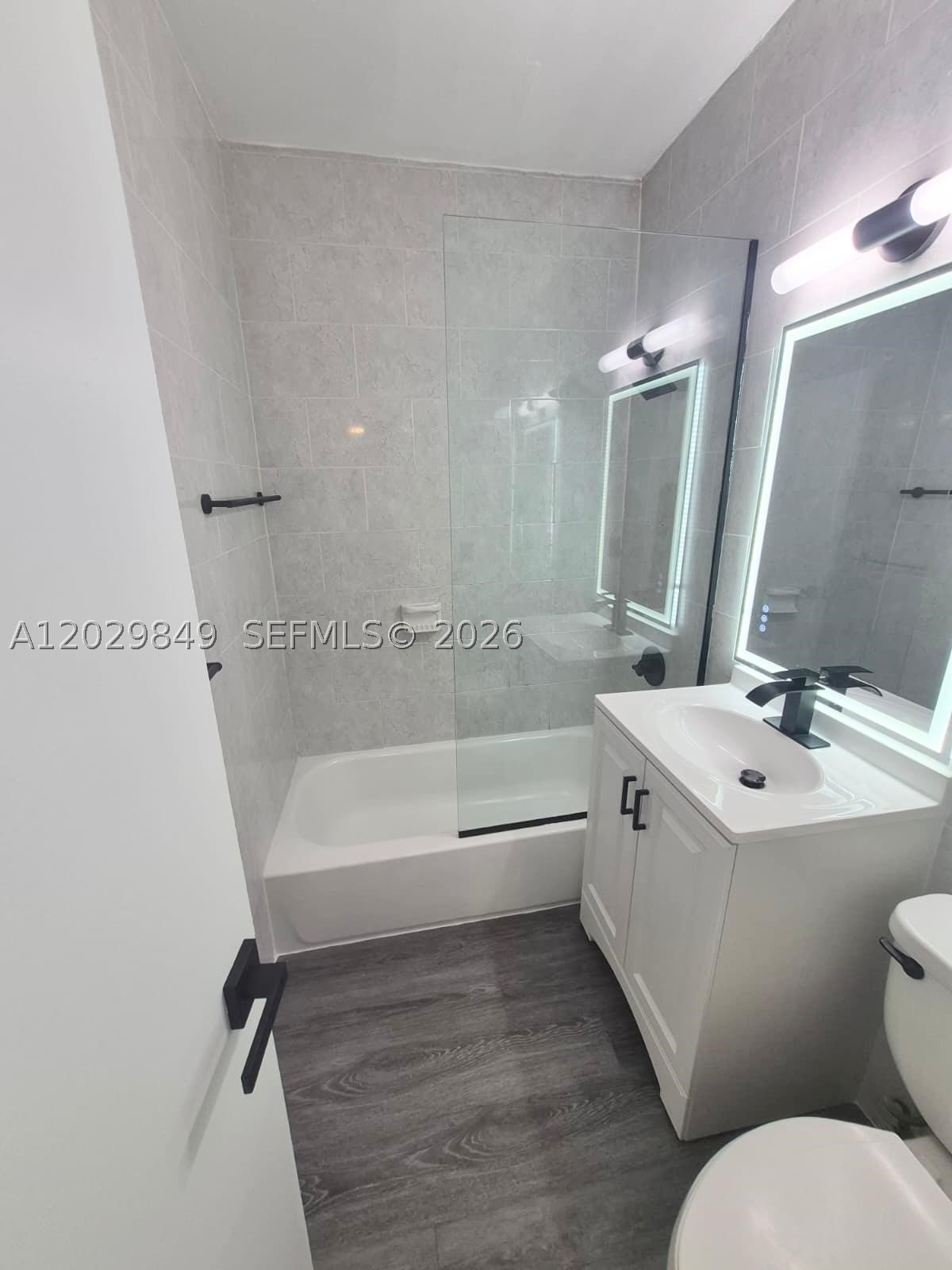 MARSEILLES DECO CONDO - Residential Lease