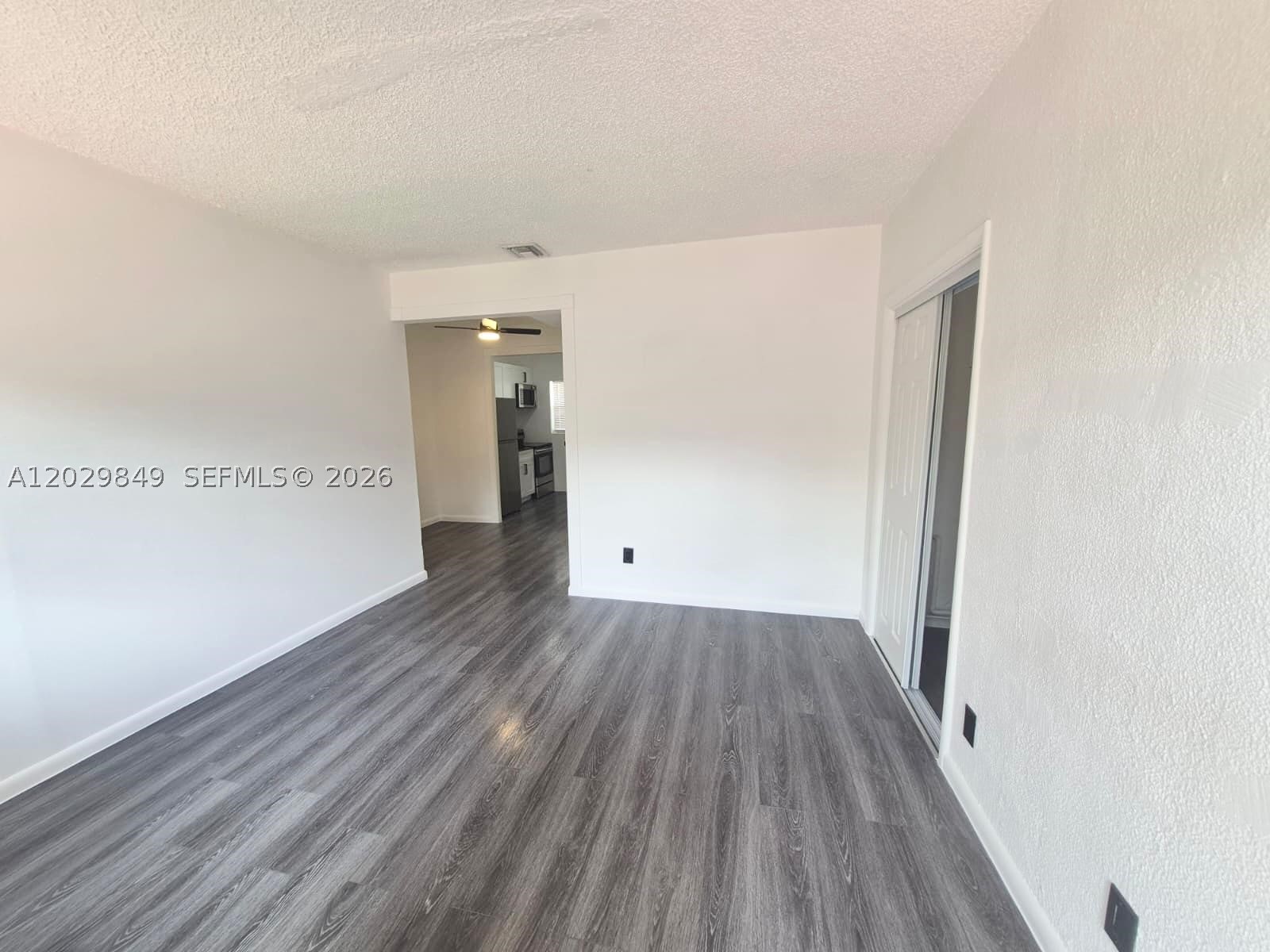MARSEILLES DECO CONDO - Residential Lease