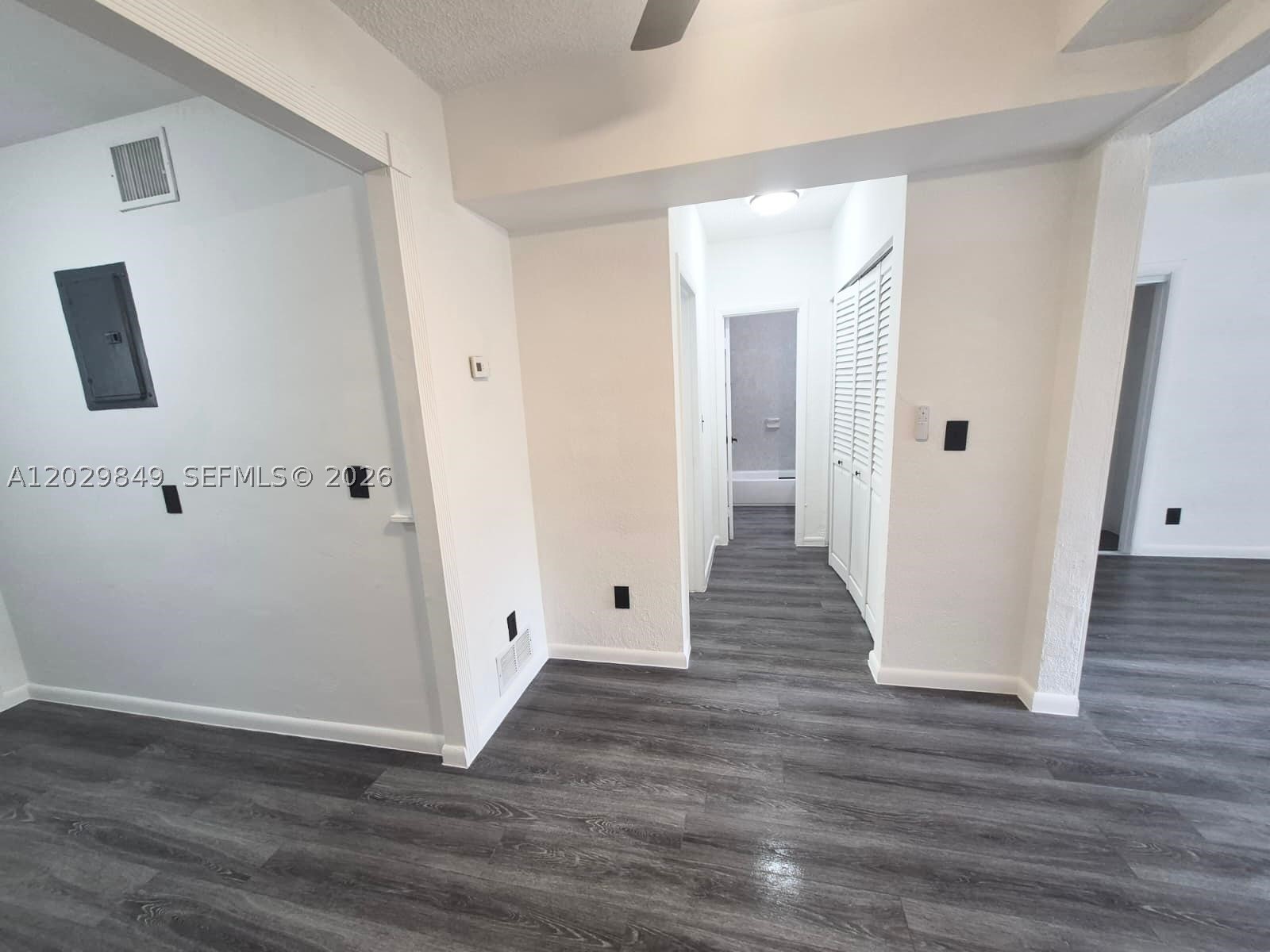 MARSEILLES DECO CONDO - Residential Lease
