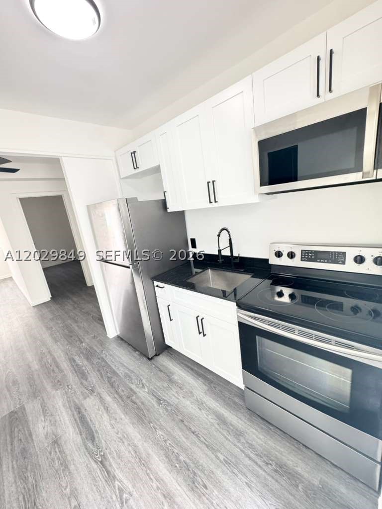 MARSEILLES DECO CONDO - Residential Lease