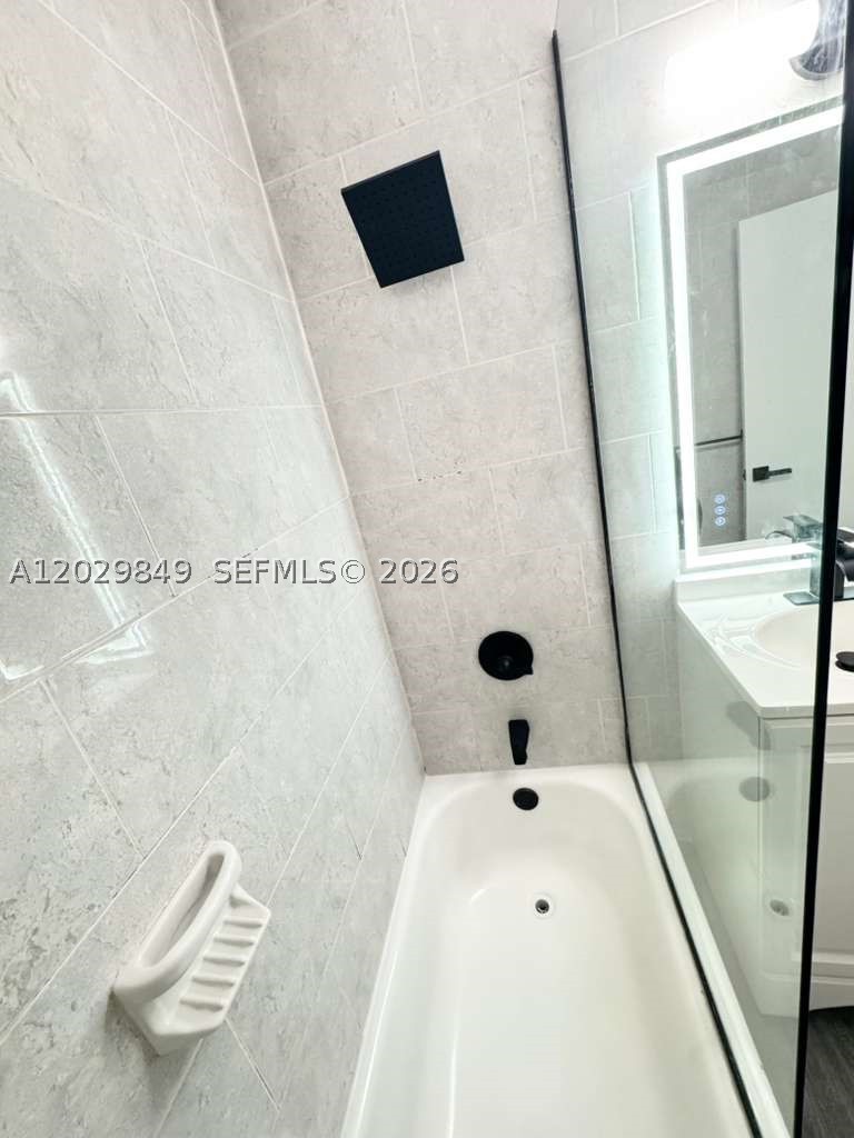 MARSEILLES DECO CONDO - Residential Lease