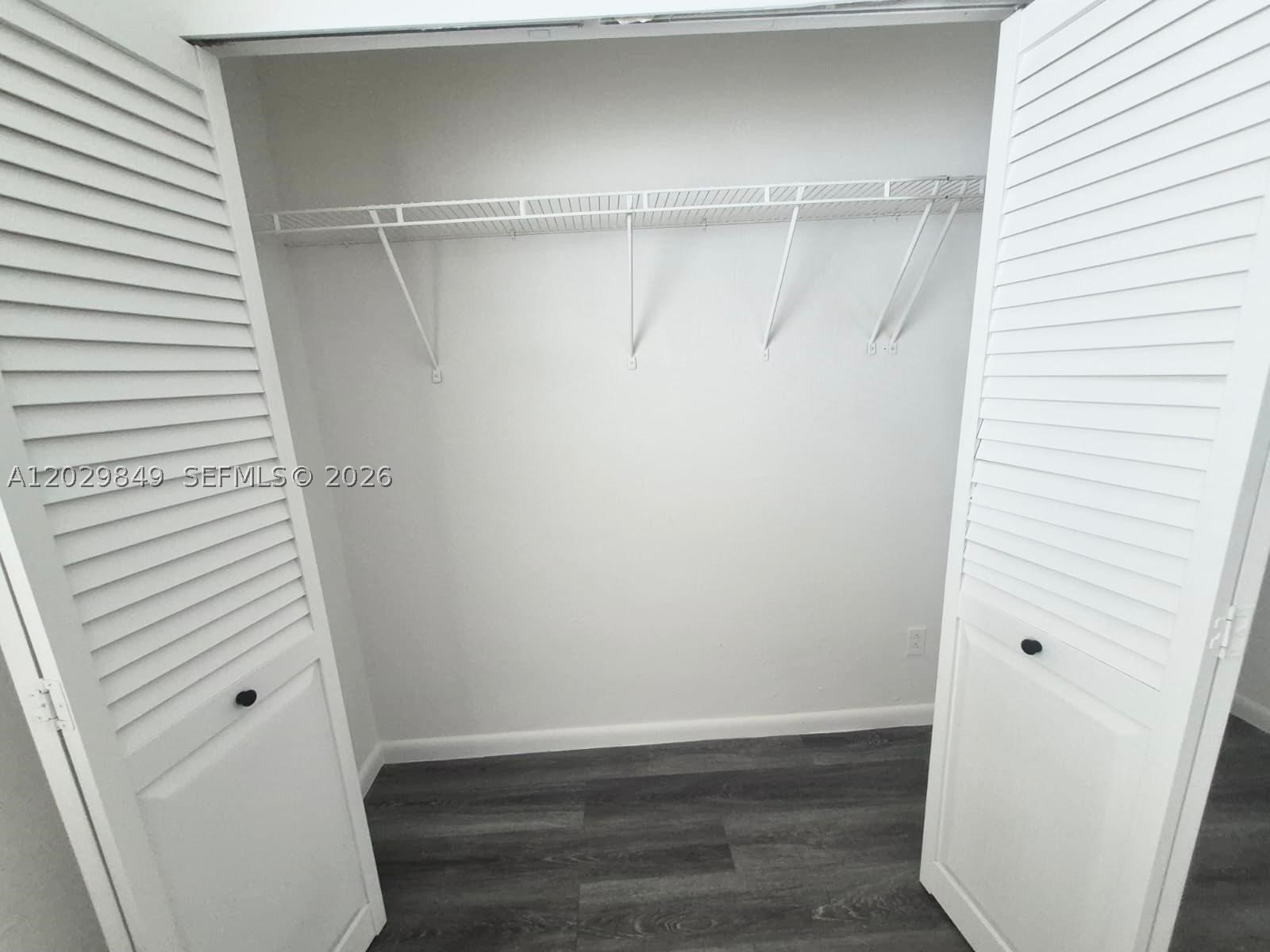 MARSEILLES DECO CONDO - Residential Lease