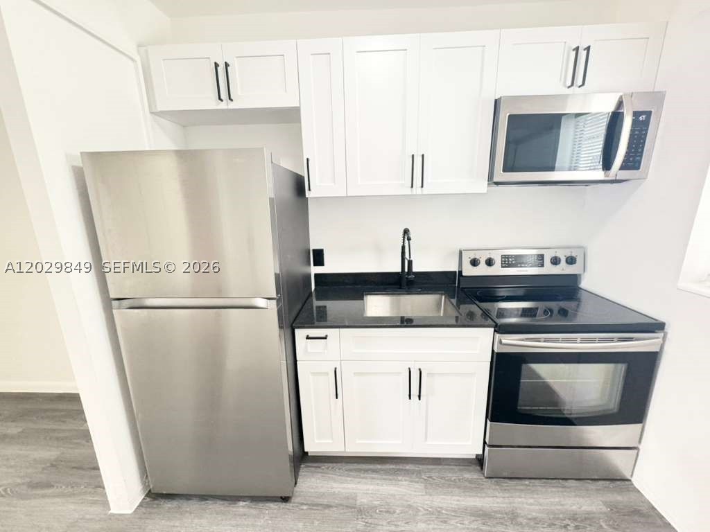 MARSEILLES DECO CONDO - Residential Lease