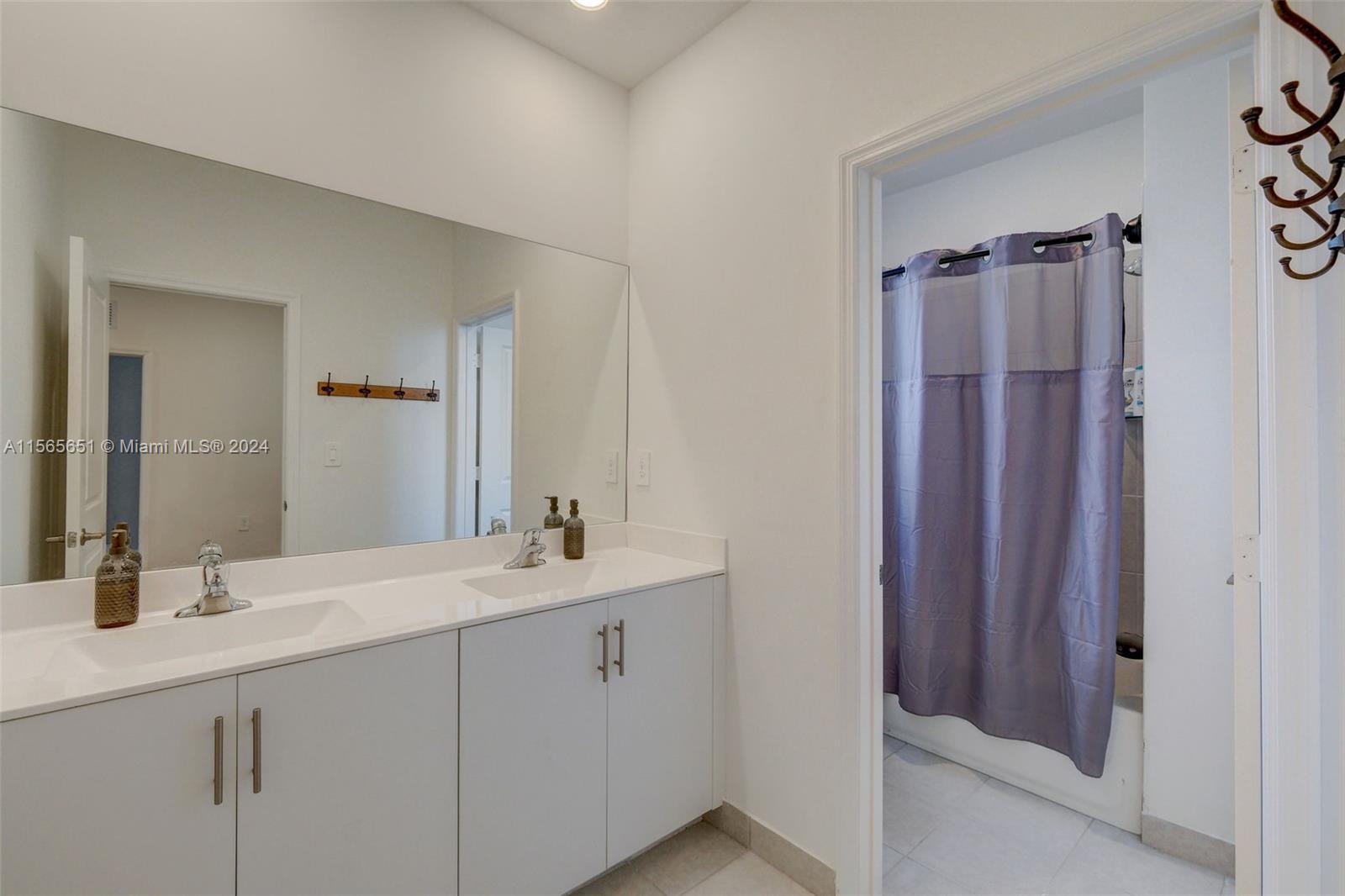 ESTATES AT SILVER PALM - Residential