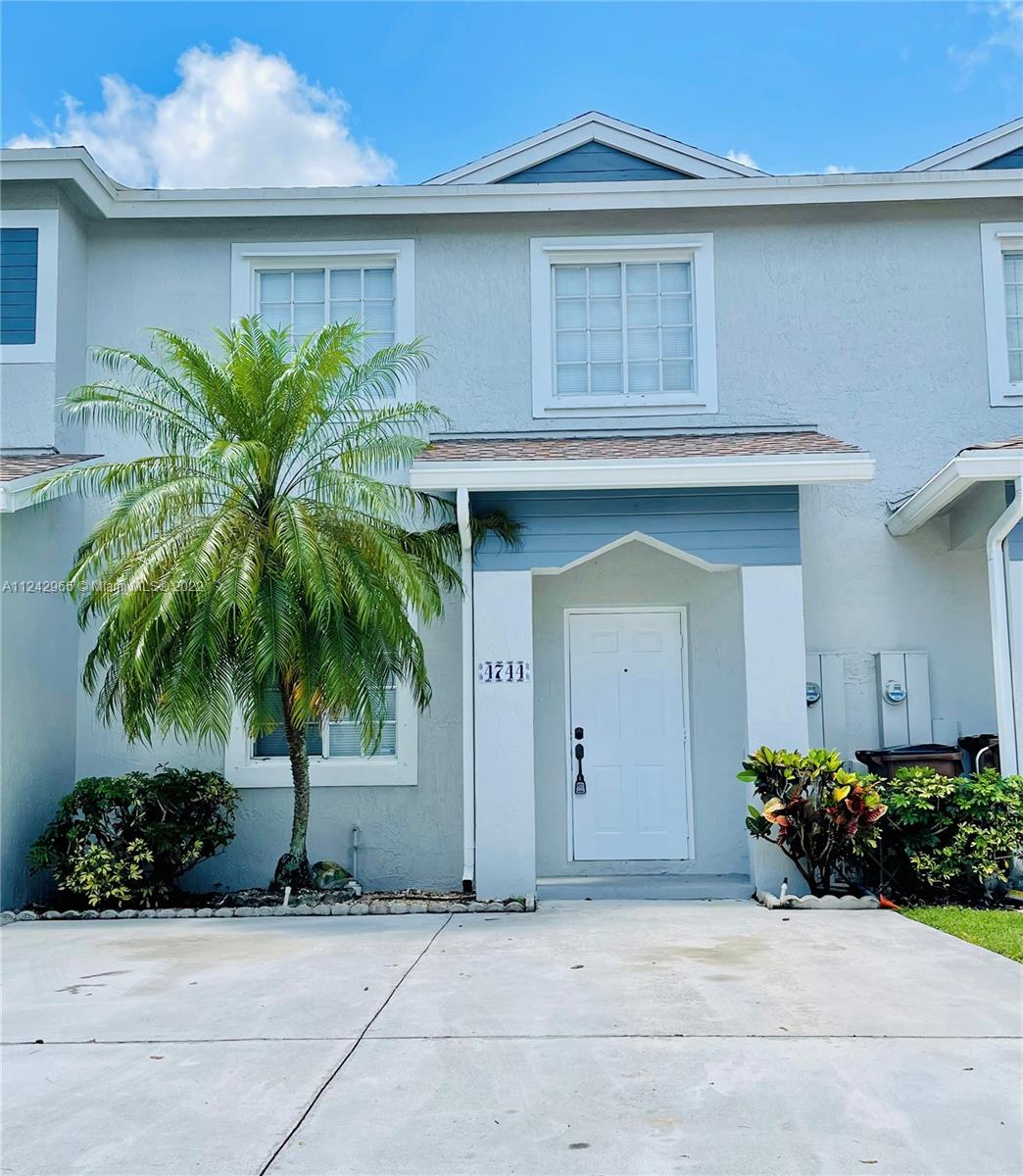 BEAUTIFUL TOWNHOUSE at Waterways! 24 hours gate community. Resort style. 3 Bed 2 1/2 Bath. 2 parking in the driveway, guest parking is in the clubhouse. The kitchen has new stainless steel appliances. Fresh paint, tile in living areas, and laminate on the second floor. A covered patio with a fan and storage. The washer and dryer machine are inside the house. The community has 2 pools, a playground, tennis, volleyball beach, basketball court, a grill area, a lake to do kayak and fishing, and an exercise room. Included with the Assoc: cable internet and HBO pet is ok, need to apply with Assoc.