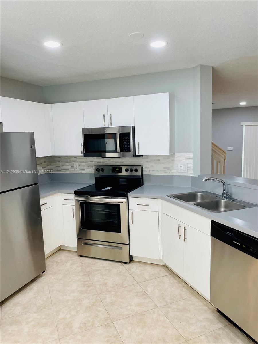 OLYMPIA & YORK RESIDENTIA - Residential Lease