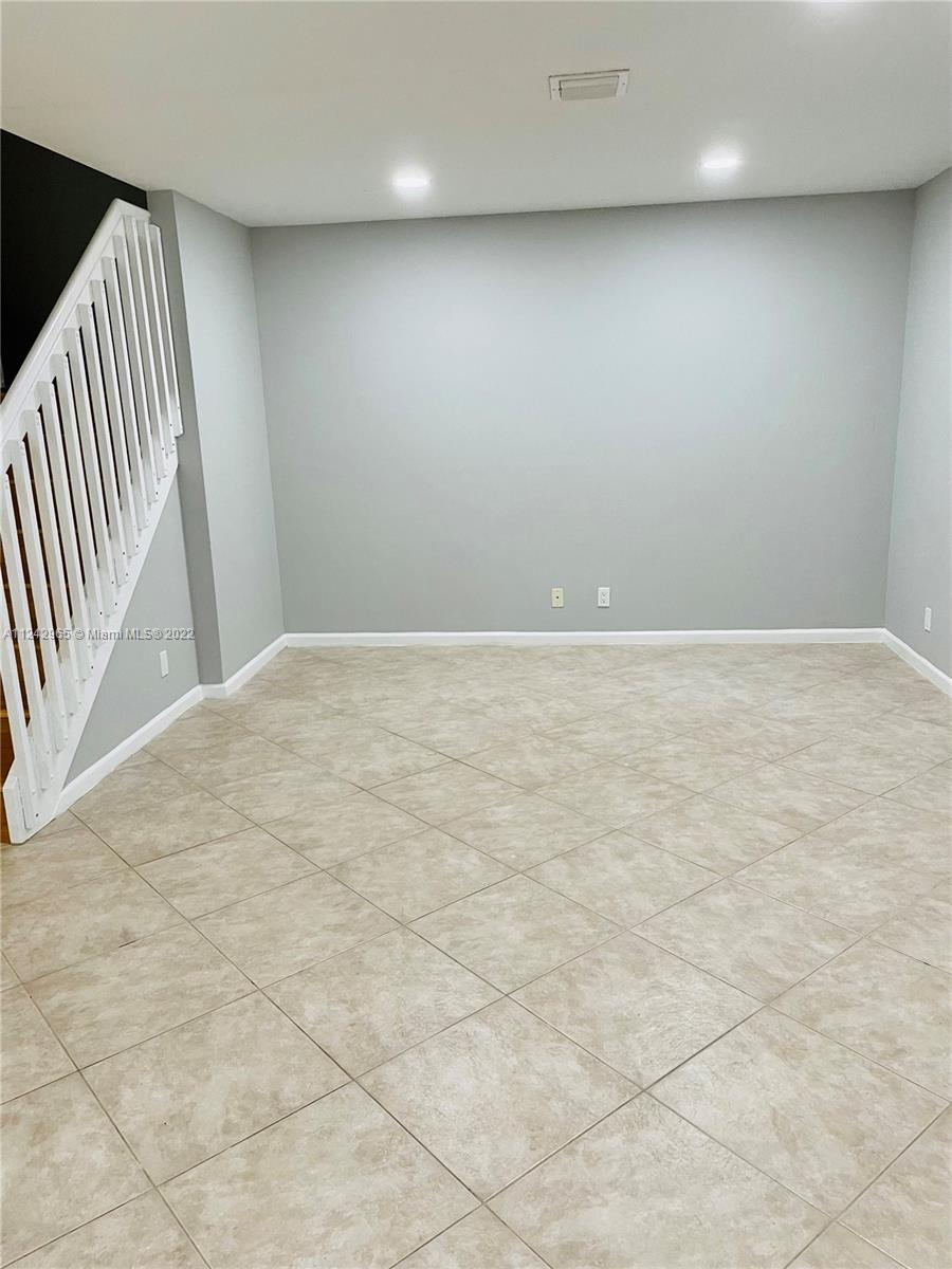OLYMPIA & YORK RESIDENTIA - Residential Lease