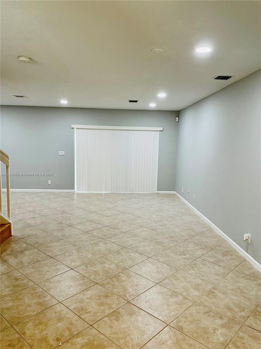 OLYMPIA & YORK RESIDENTIA - Residential Lease
