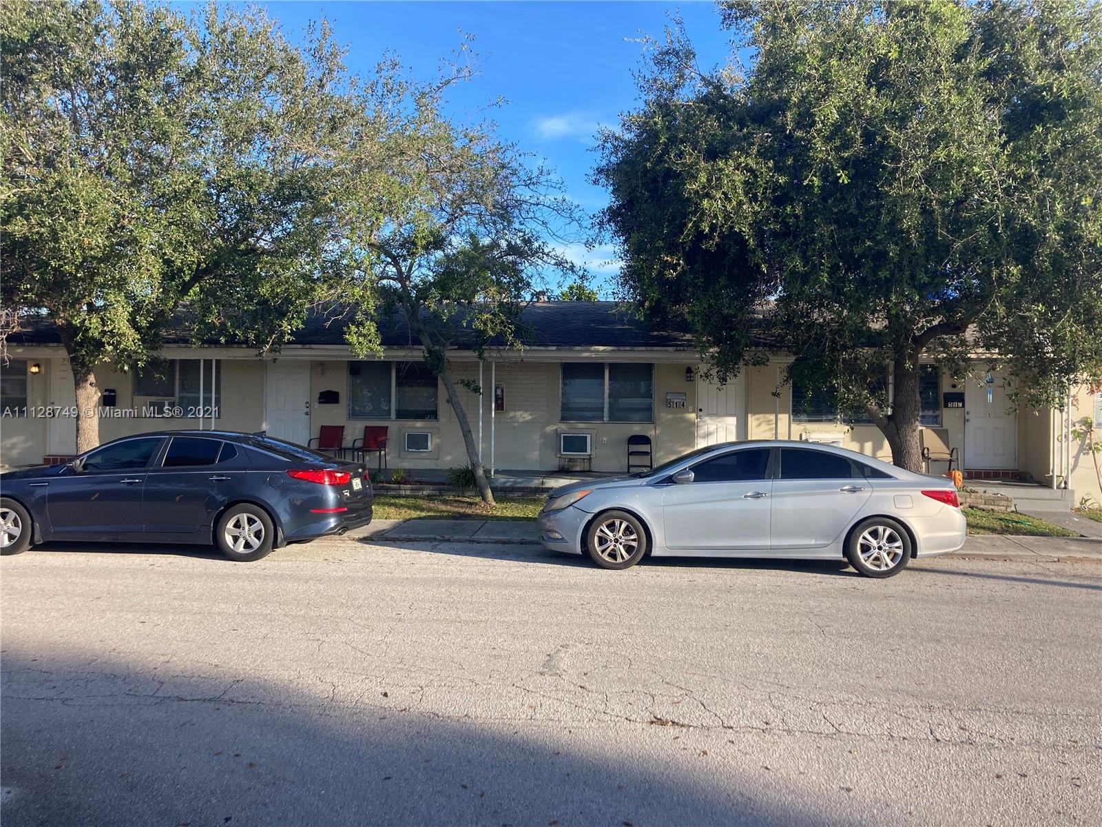 Check out this 4 plex in the heart of lake worth you do not want to miss this opportunity to own this income property,,