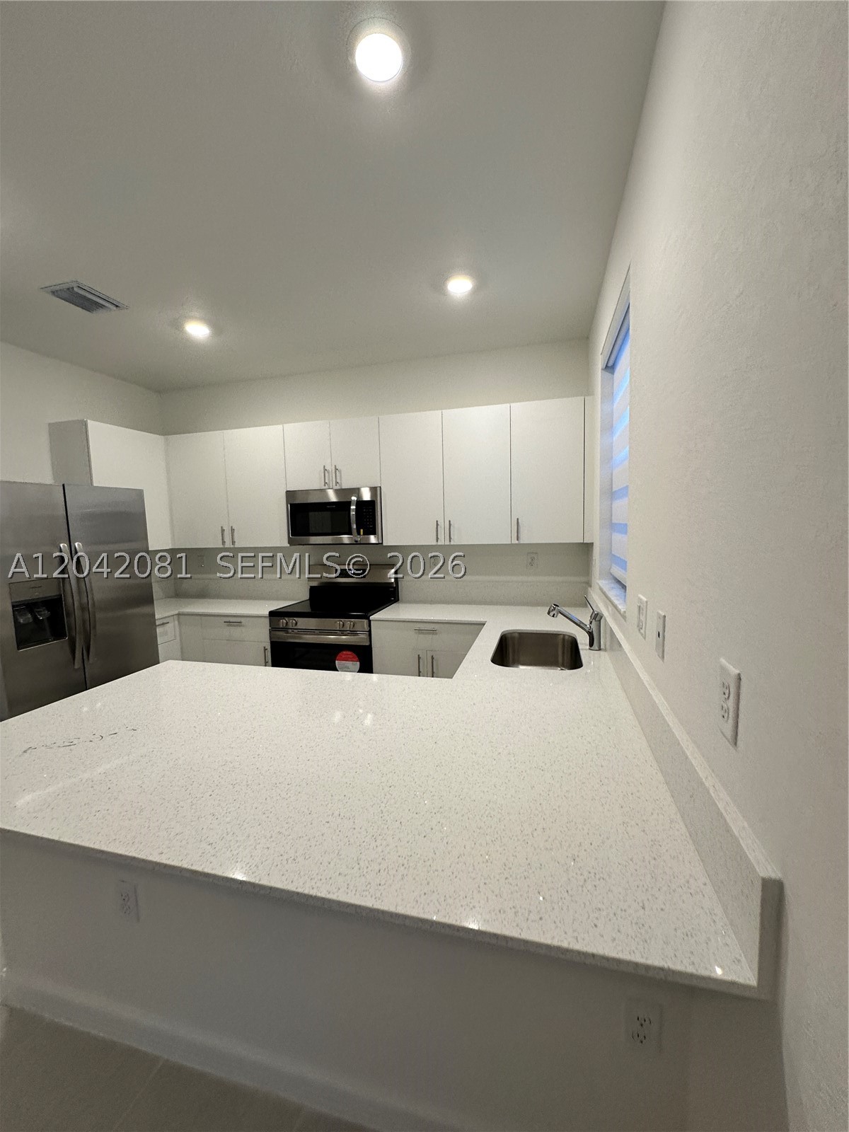 ALTAMIRA - Residential Lease
