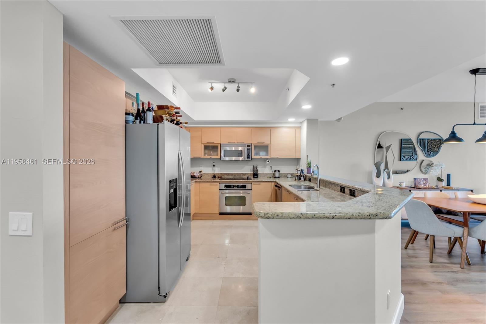 THE OAKS I CONDO - Residential