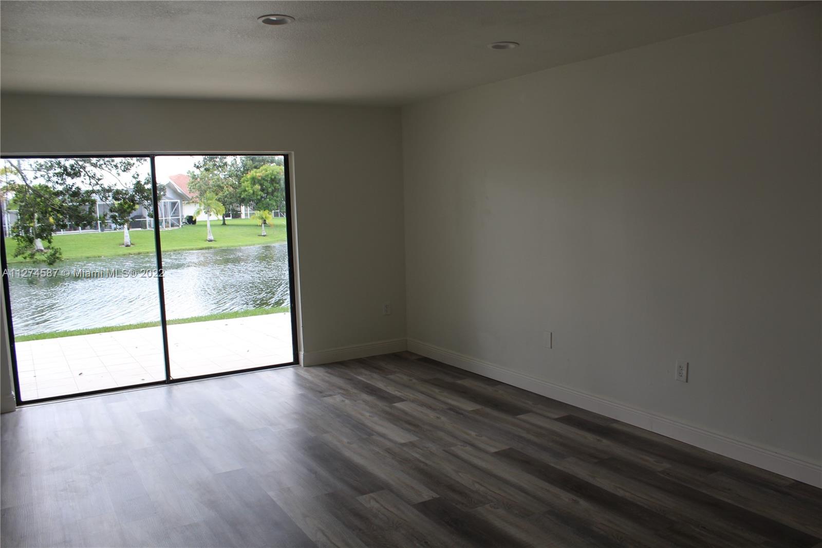 PALMS OF PEMBROKE CONDO - Residential Lease