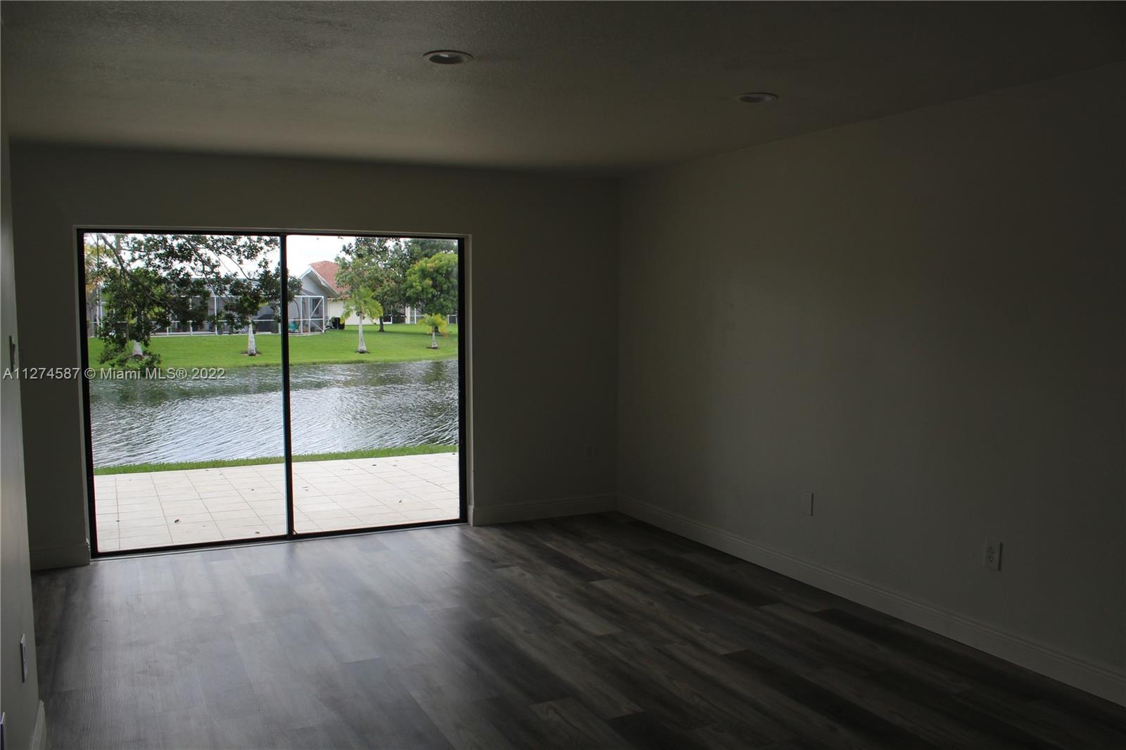 PALMS OF PEMBROKE CONDO - Residential Lease
