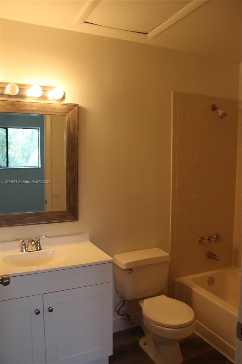 PALMS OF PEMBROKE CONDO - Residential Lease