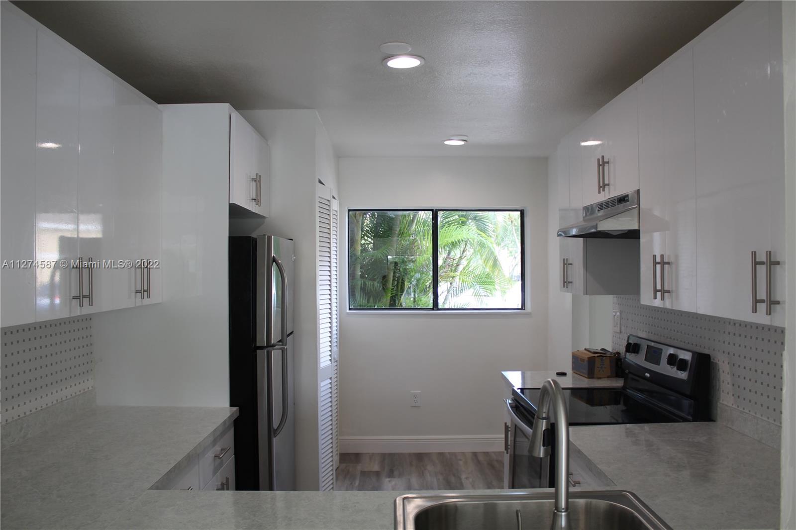 PALMS OF PEMBROKE CONDO - Residential Lease