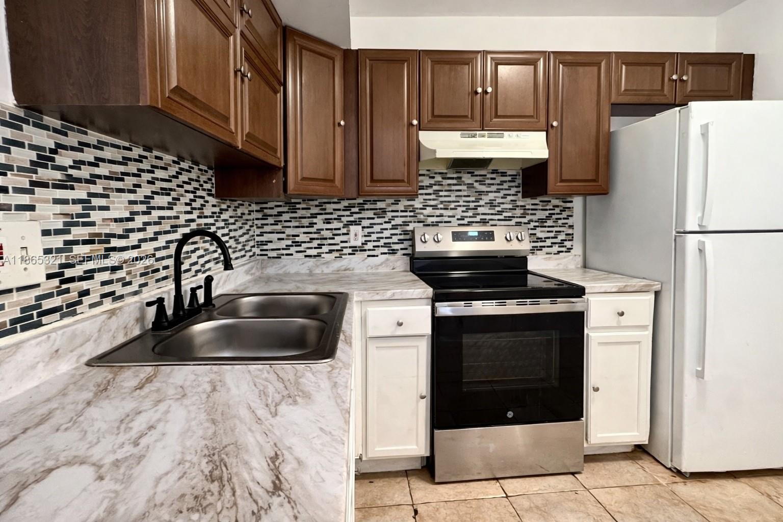 Excellent investment opportunity with immediate rental income! This spacious and well-maintained 2-bedroom, 2-bathroom condo is currently tenant occupied, making it a perfect turnkey investment for both seasoned and first-time investors. The unit features a functional floor plan, generous living areas, and a convenient location close to shopping, dining, public transportation, and major highways. A great opportunity to own an income-producing property in a well-established community. Tenant occupied – please do not disturb tenants. Showings by appointment only.