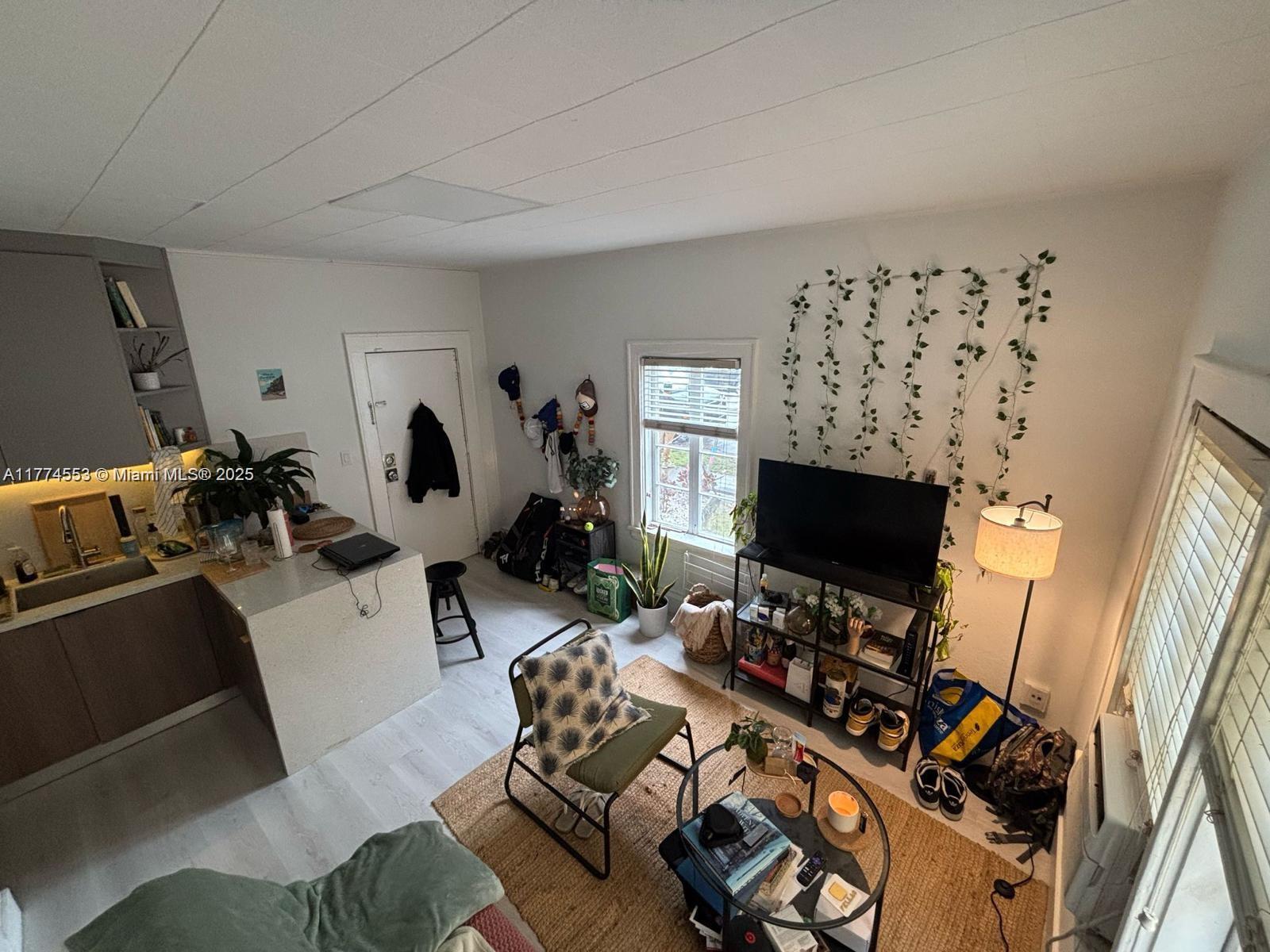 MENDOZA CONDO - Residential Lease