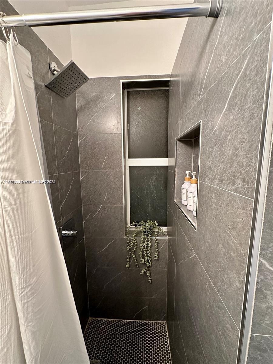 MENDOZA CONDO - Residential Lease