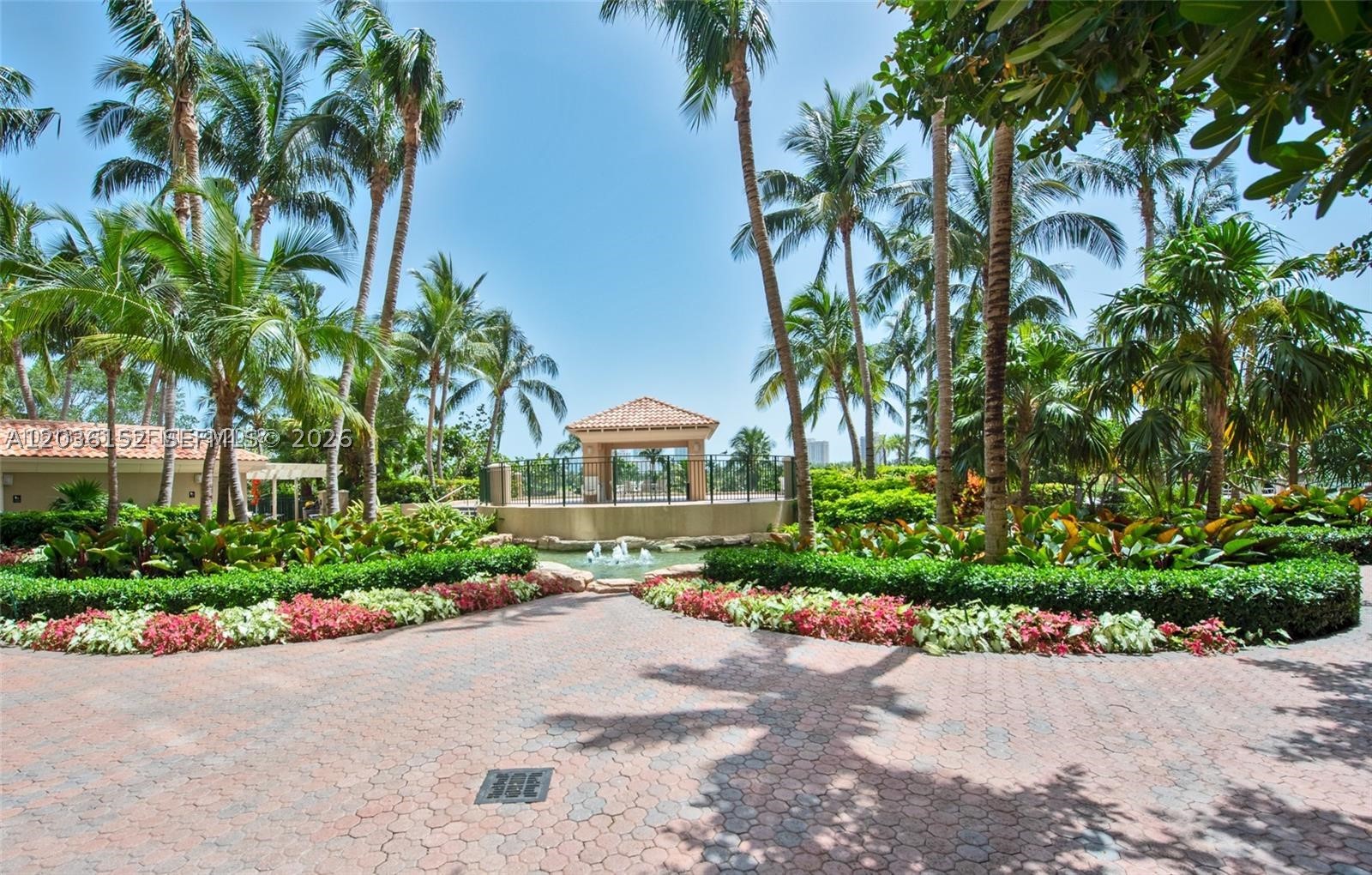 TURNBERRY ON THE GREEN CO - Residential
