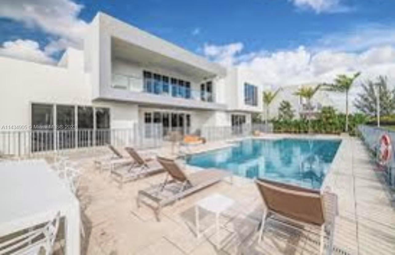 DORAL PALMS NORTH - Residential Lease