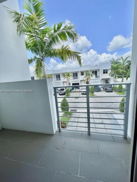 DORAL PALMS NORTH - Residential Lease