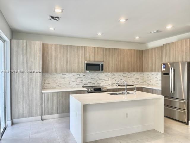 DORAL PALMS NORTH - Residential Lease