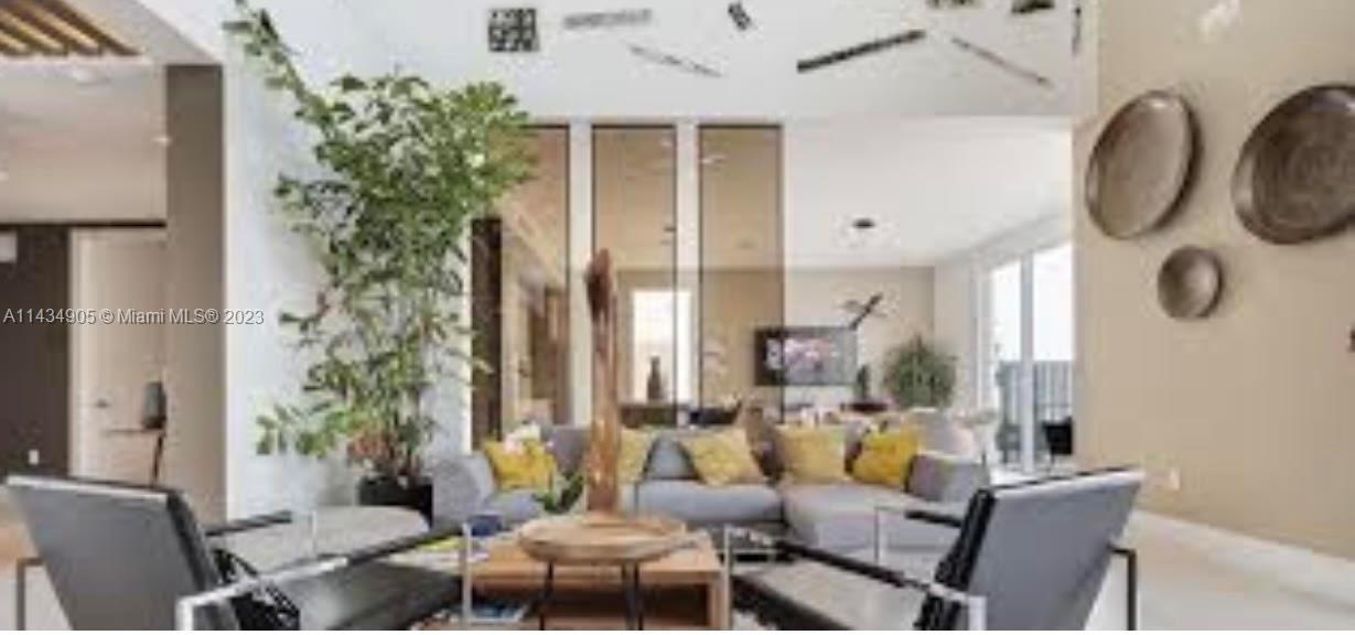 DORAL PALMS NORTH - Residential Lease