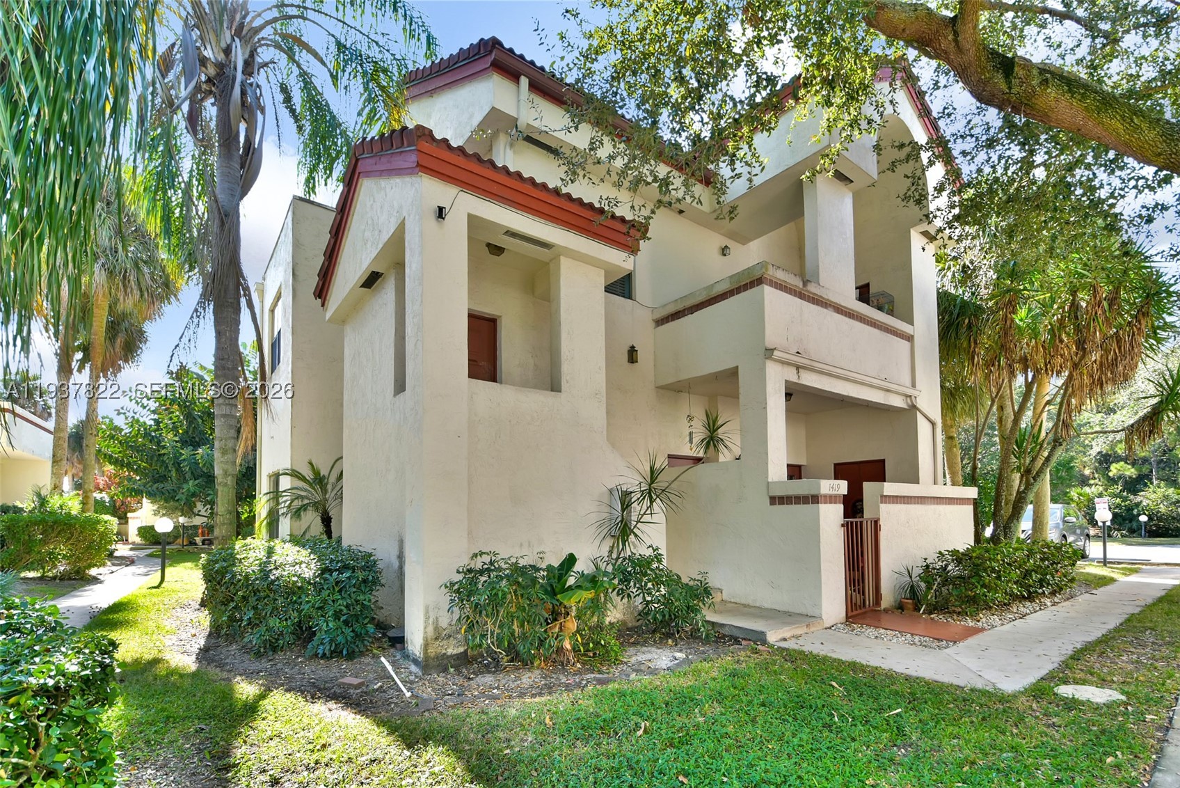Back like it never left the market! This 3-bedroom, 2-bath villa-style condo is a true beauty. Embrace this stylishly remodeled, sought-after Peppertree Development property, now waiting for its next owner. This stunning unit features vaulted ceilings and a thoughtful layout that blends modern elegance with smart, functional living spaces. Don’t miss this gem!