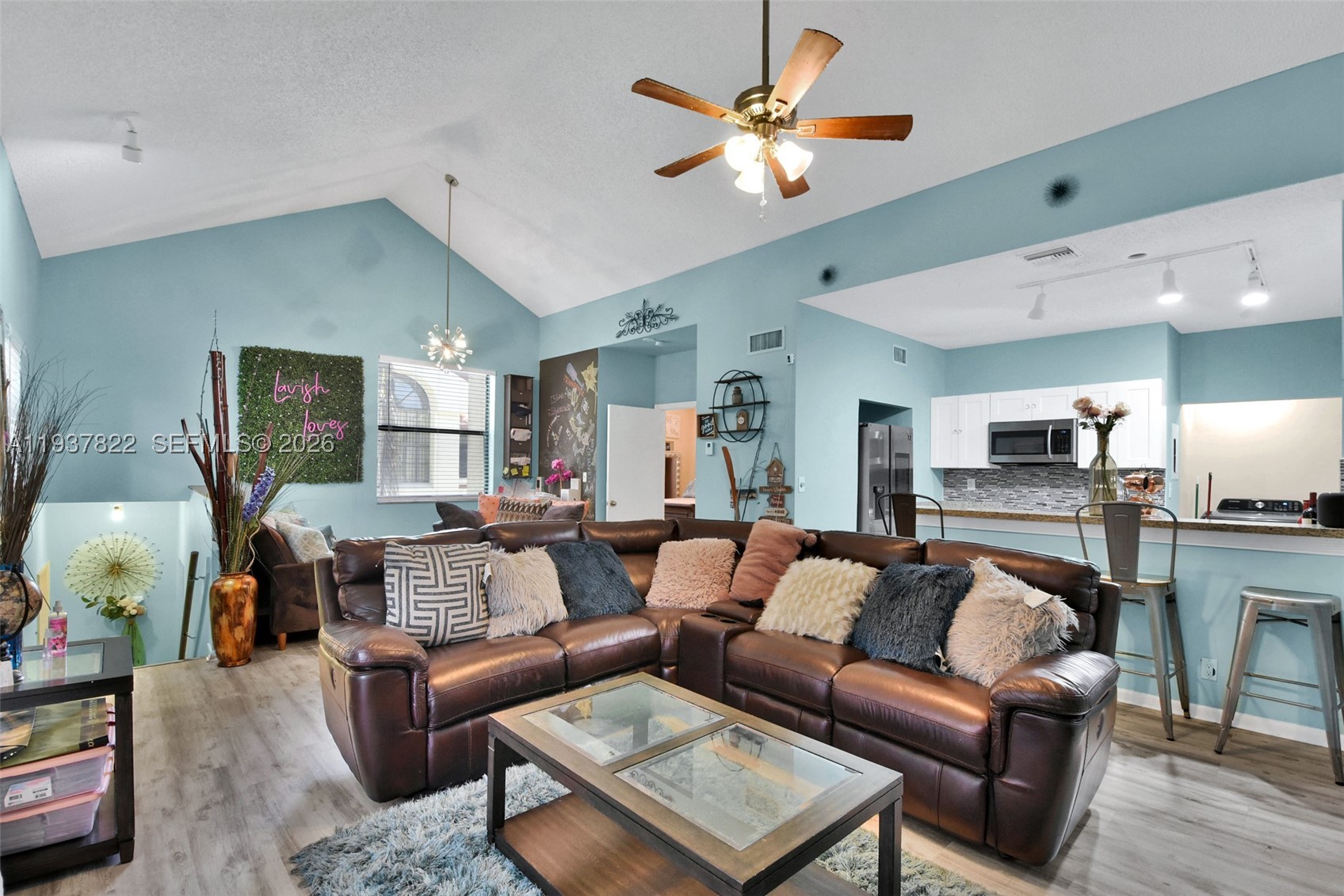 PEPPERTREE ON THE PARK CO - Residential