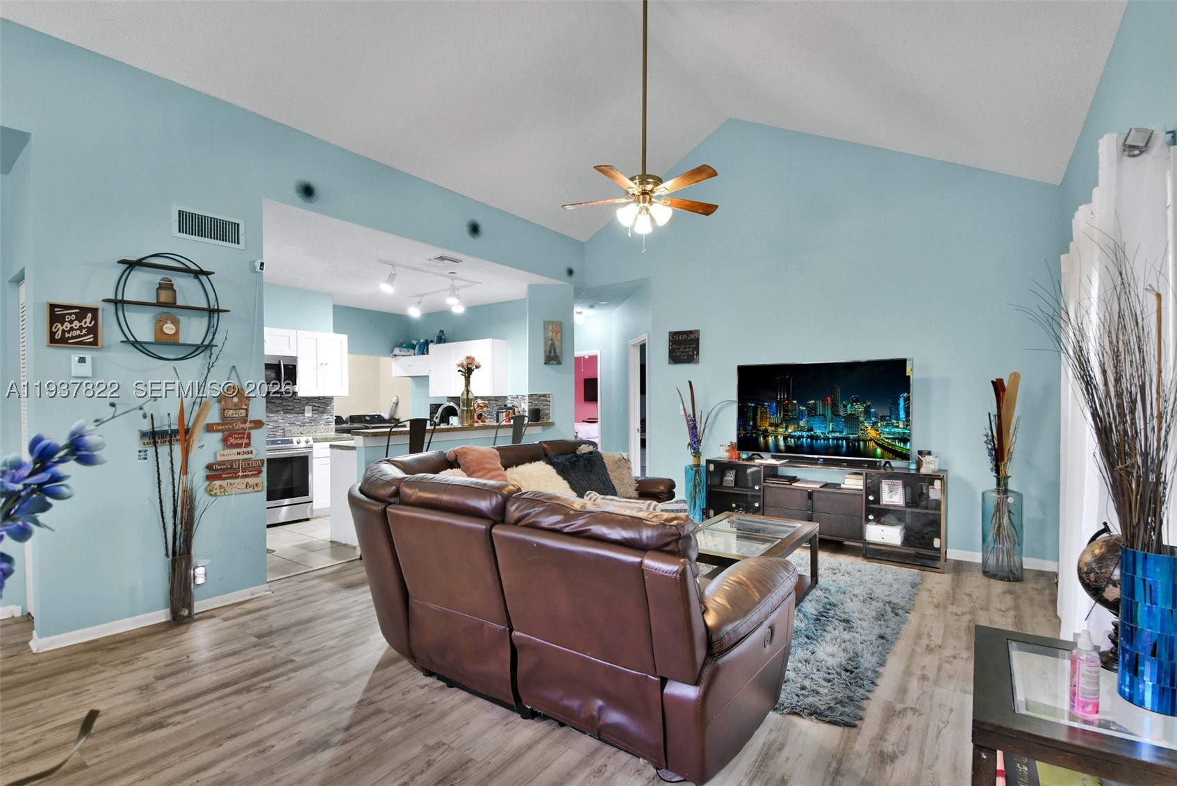 PEPPERTREE ON THE PARK CO - Residential