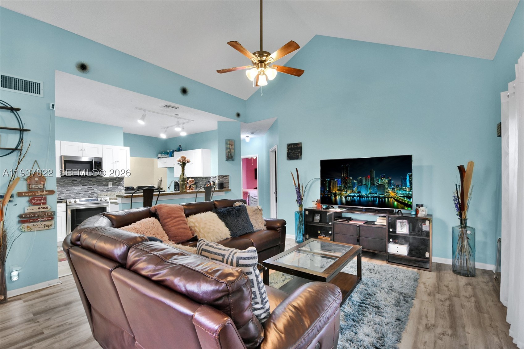 PEPPERTREE ON THE PARK CO - Residential