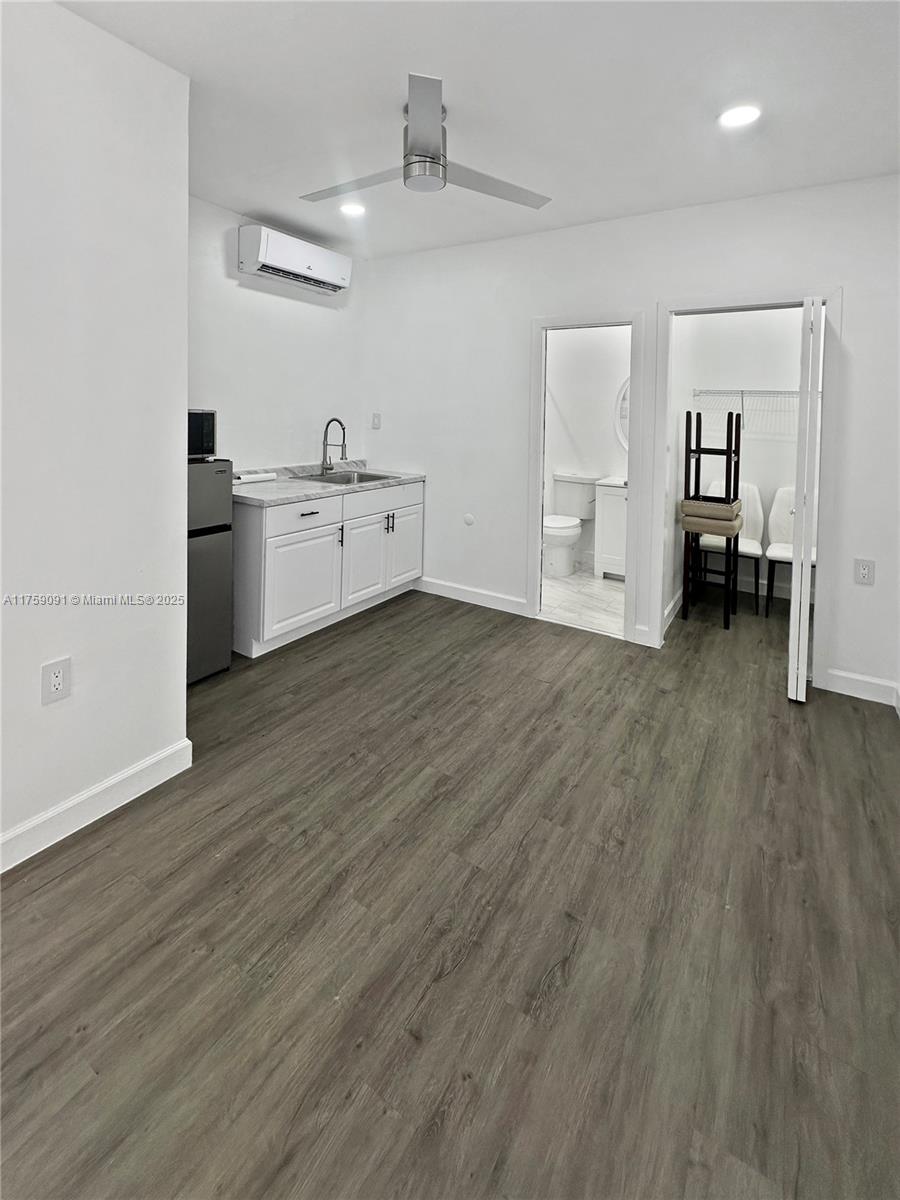 Cozy efficiency with water, light and internet included in the rent.