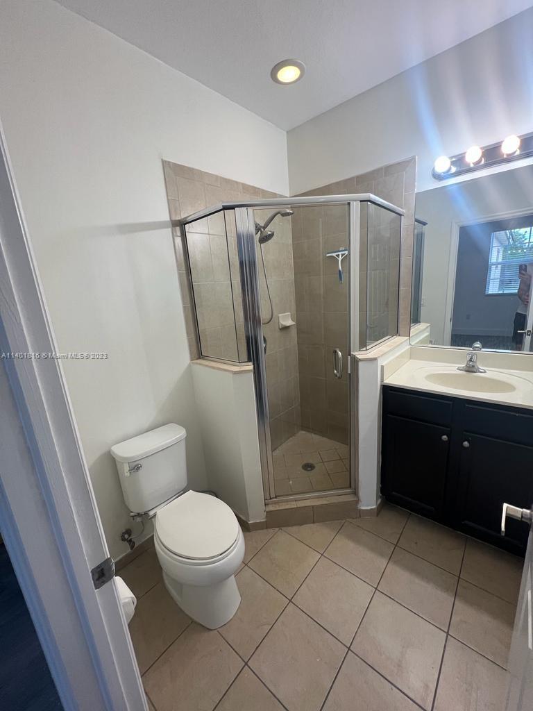 KENDALL COMMONS RESIDENTI - Residential Lease