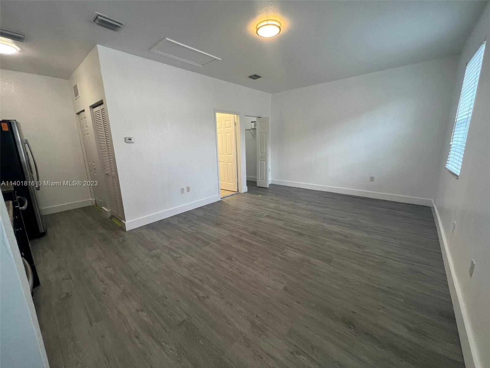 KENDALL COMMONS RESIDENTI - Residential Lease